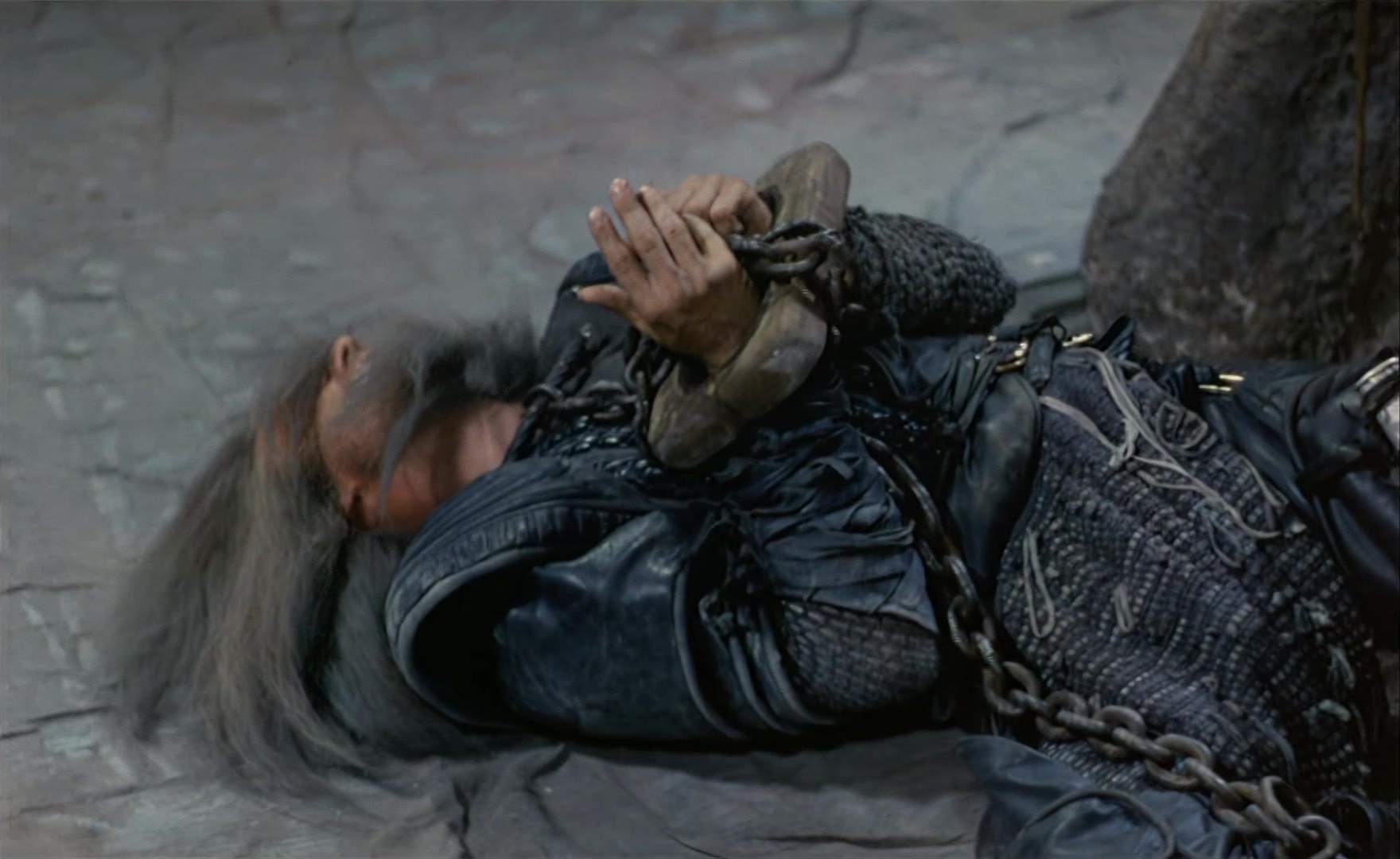 Es ist nicht leicht, ein Gott zu sein (1989), wide, 1.63:1 — film still