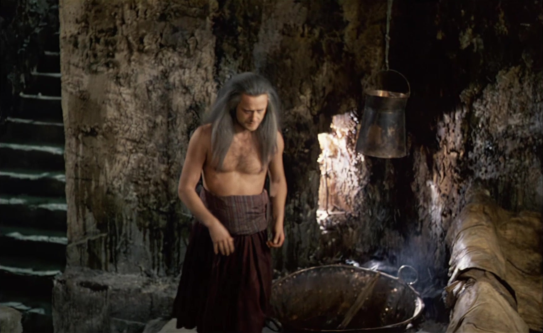 Es ist nicht leicht, ein Gott zu sein (1989), wide, 1.63:1 — film still