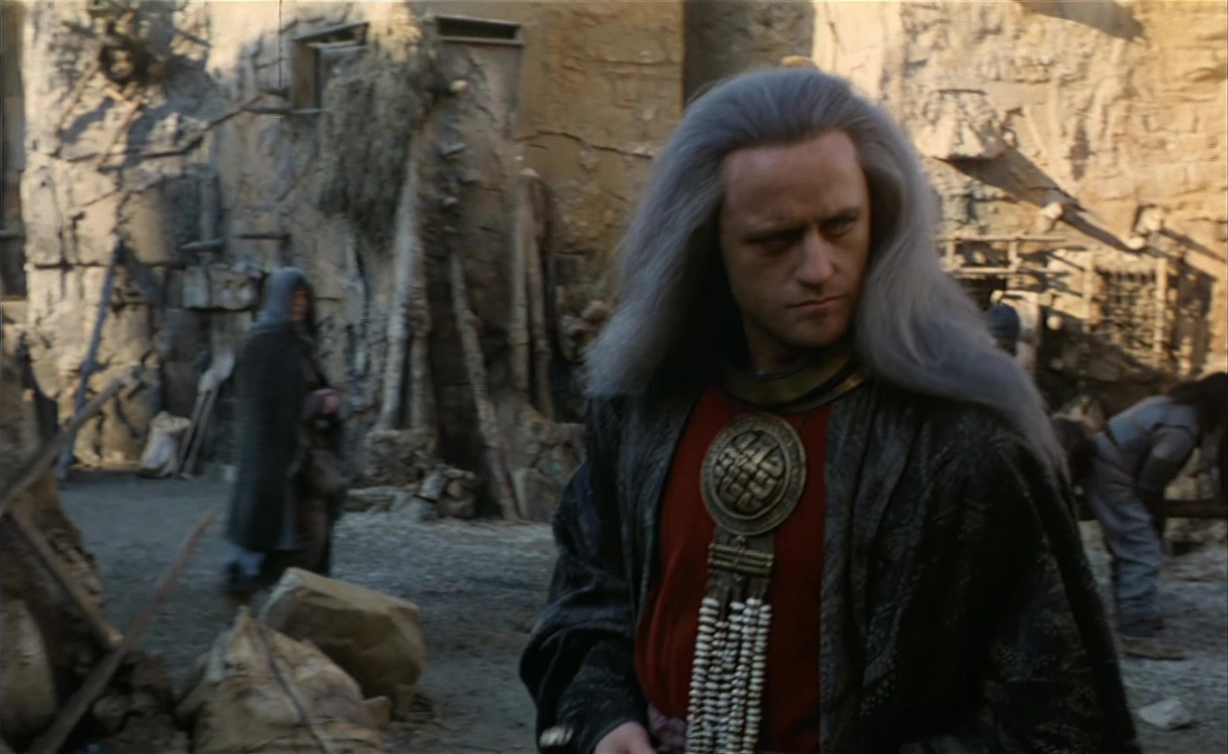 Es ist nicht leicht, ein Gott zu sein (1989), wide, 1.63:1 — film still