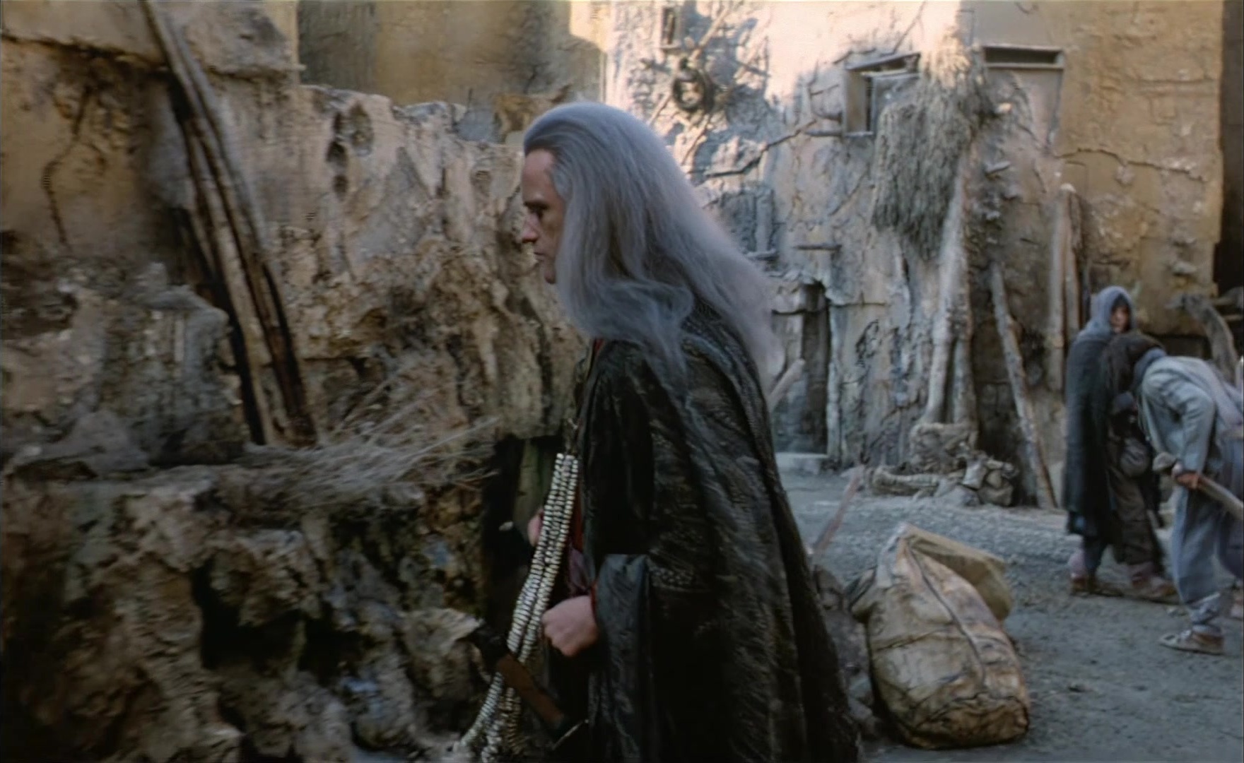 Es ist nicht leicht, ein Gott zu sein (1989), wide, 1.63:1 — film still