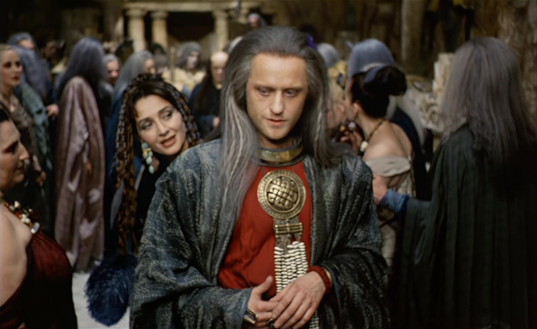 Es ist nicht leicht, ein Gott zu sein (1989), wide, 1.63:1 — film still