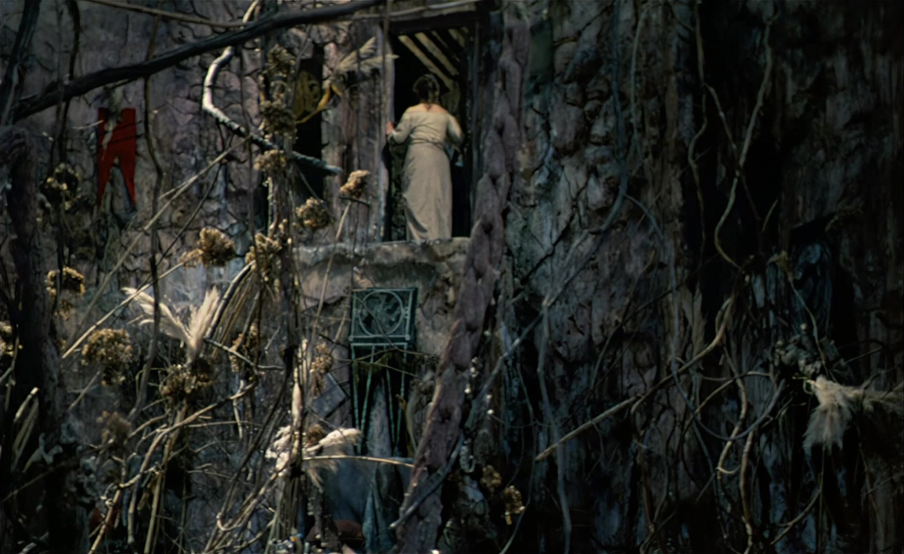 Es ist nicht leicht, ein Gott zu sein (1989), wide, 1.63:1 — film still