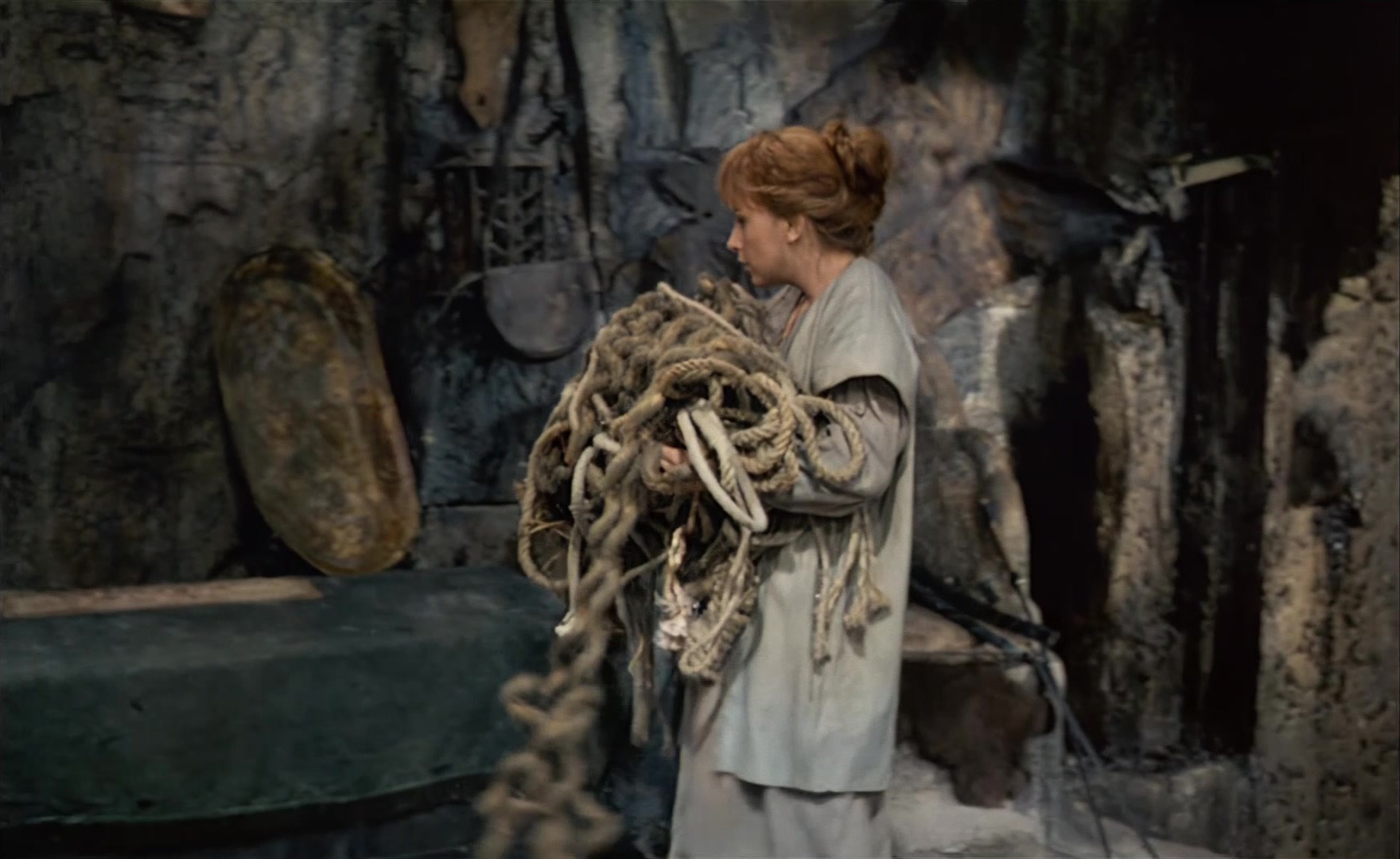 Es ist nicht leicht, ein Gott zu sein (1989), wide, 1.63:1 — film still