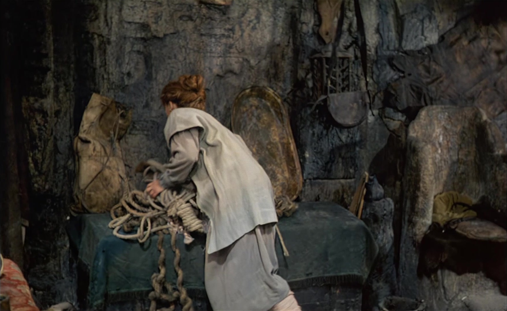 Es ist nicht leicht, ein Gott zu sein (1989), wide, 1.63:1 — film still