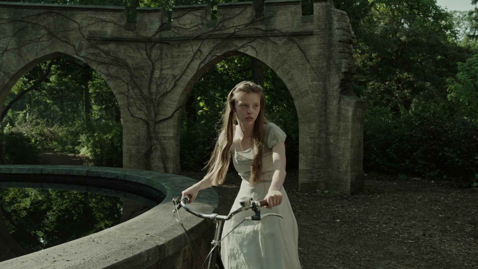 A Cure for Wellness (2017), wide, 1.78:1 — film still