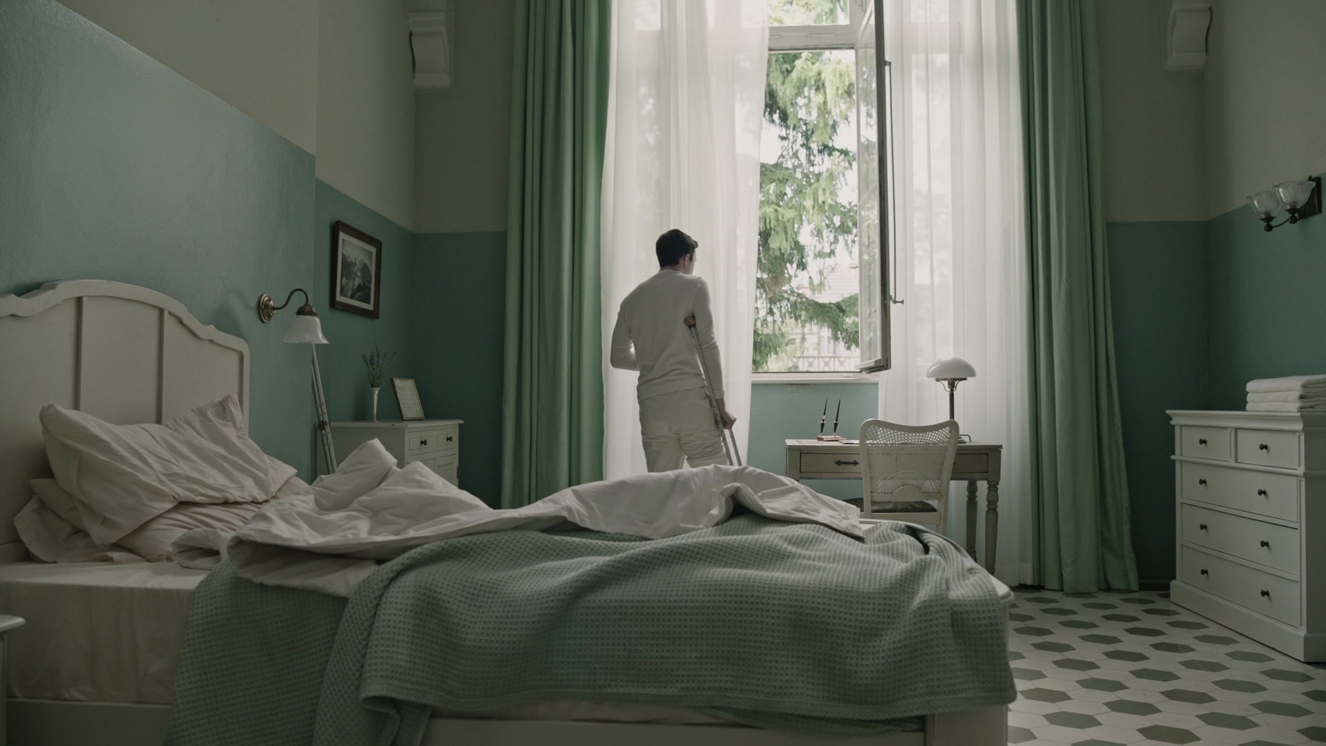 A Cure for Wellness (2017), wide, 1.78:1 — film still