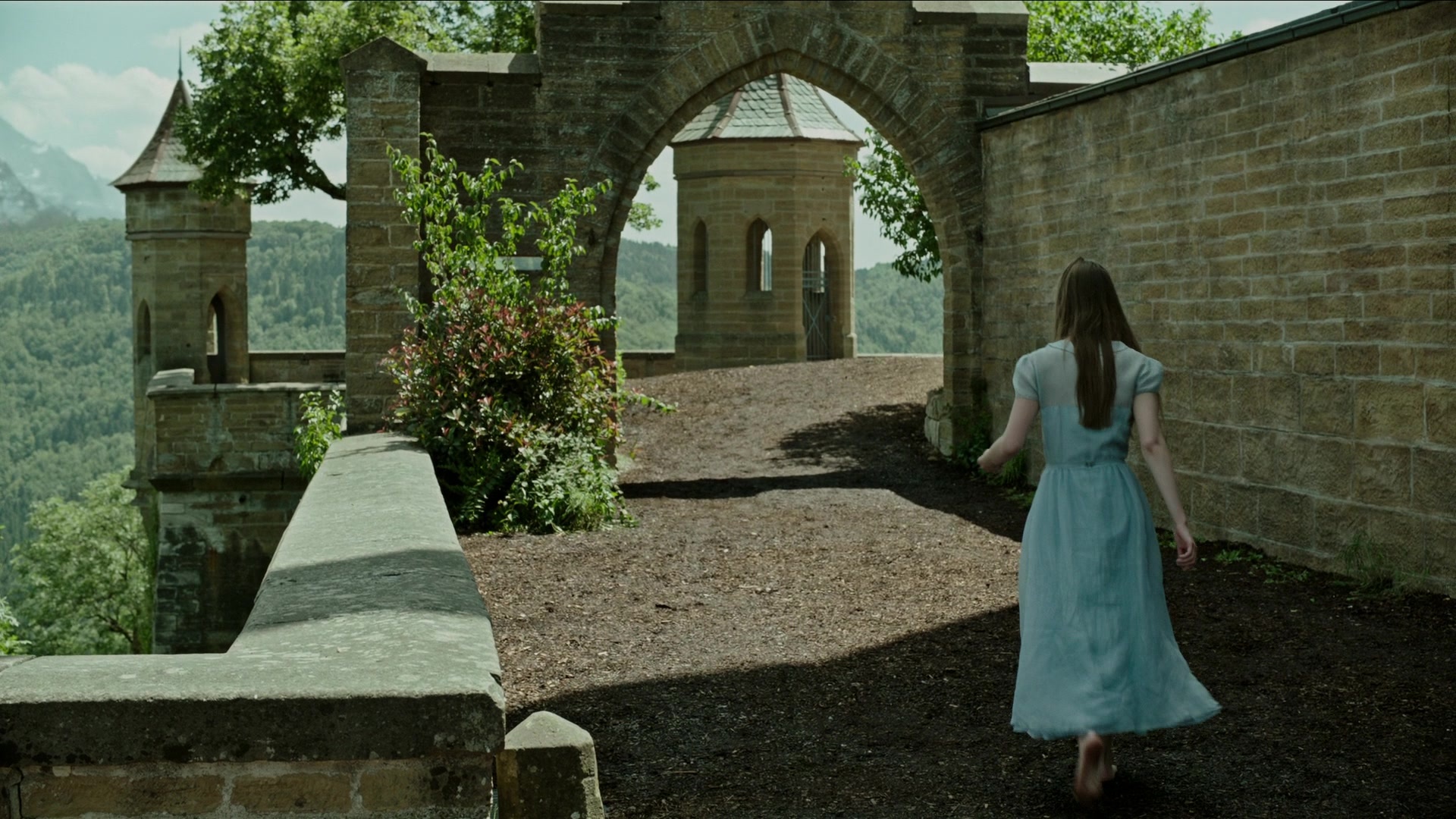 A Cure for Wellness (2017), wide, 1.78:1 — film still