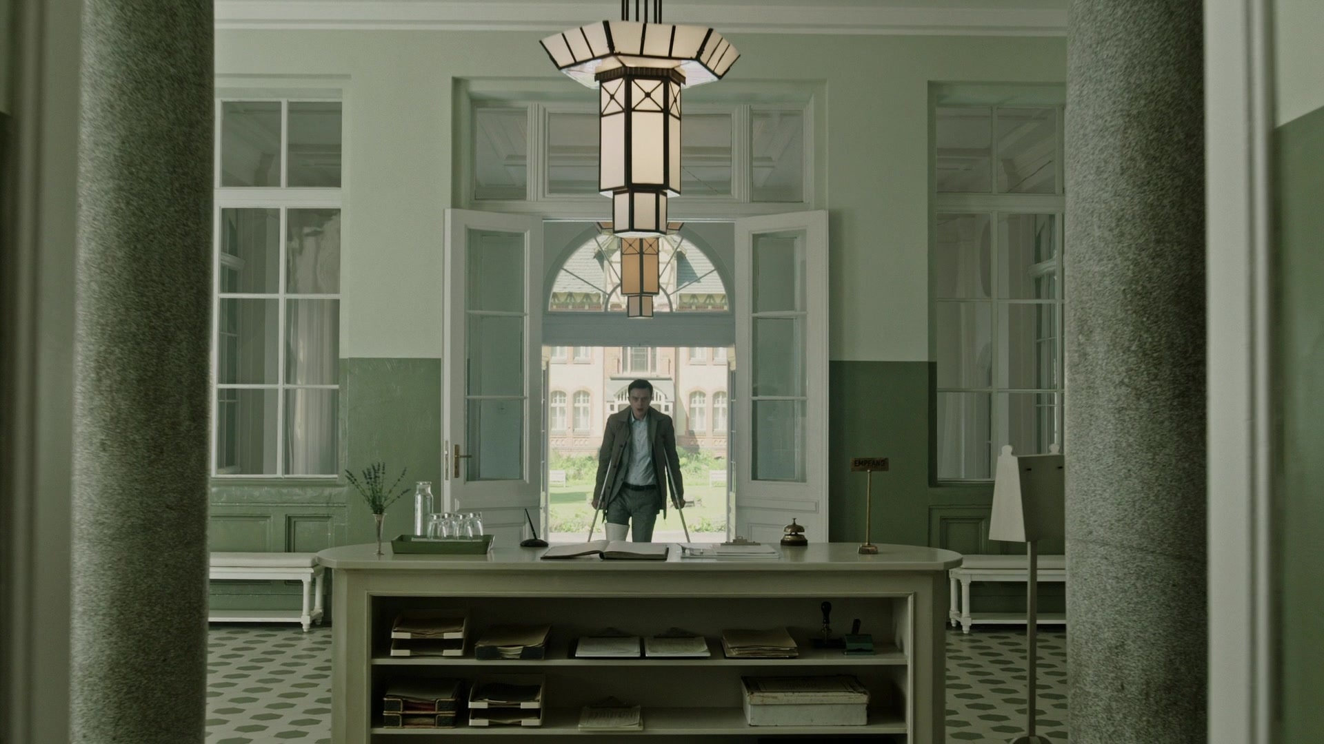 A Cure for Wellness (2017), wide, 1.78:1 — film still