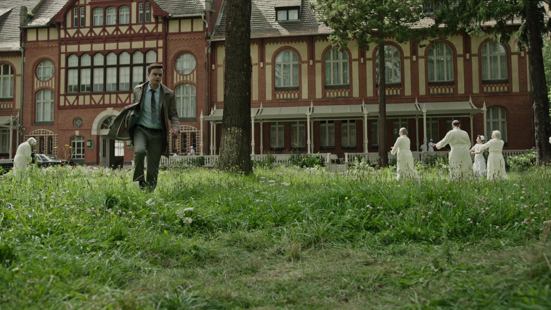 A Cure for Wellness (2017), wide, 1.78:1 — film still