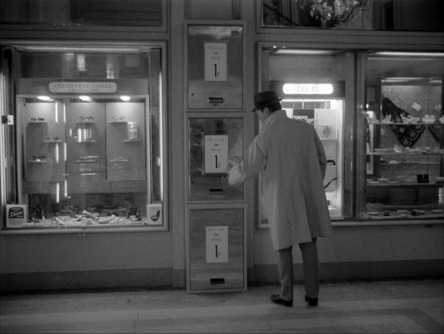 Alphaville: Une étrange aventure de Lemmy Caution (1965), wide, 1.33:1 — film still