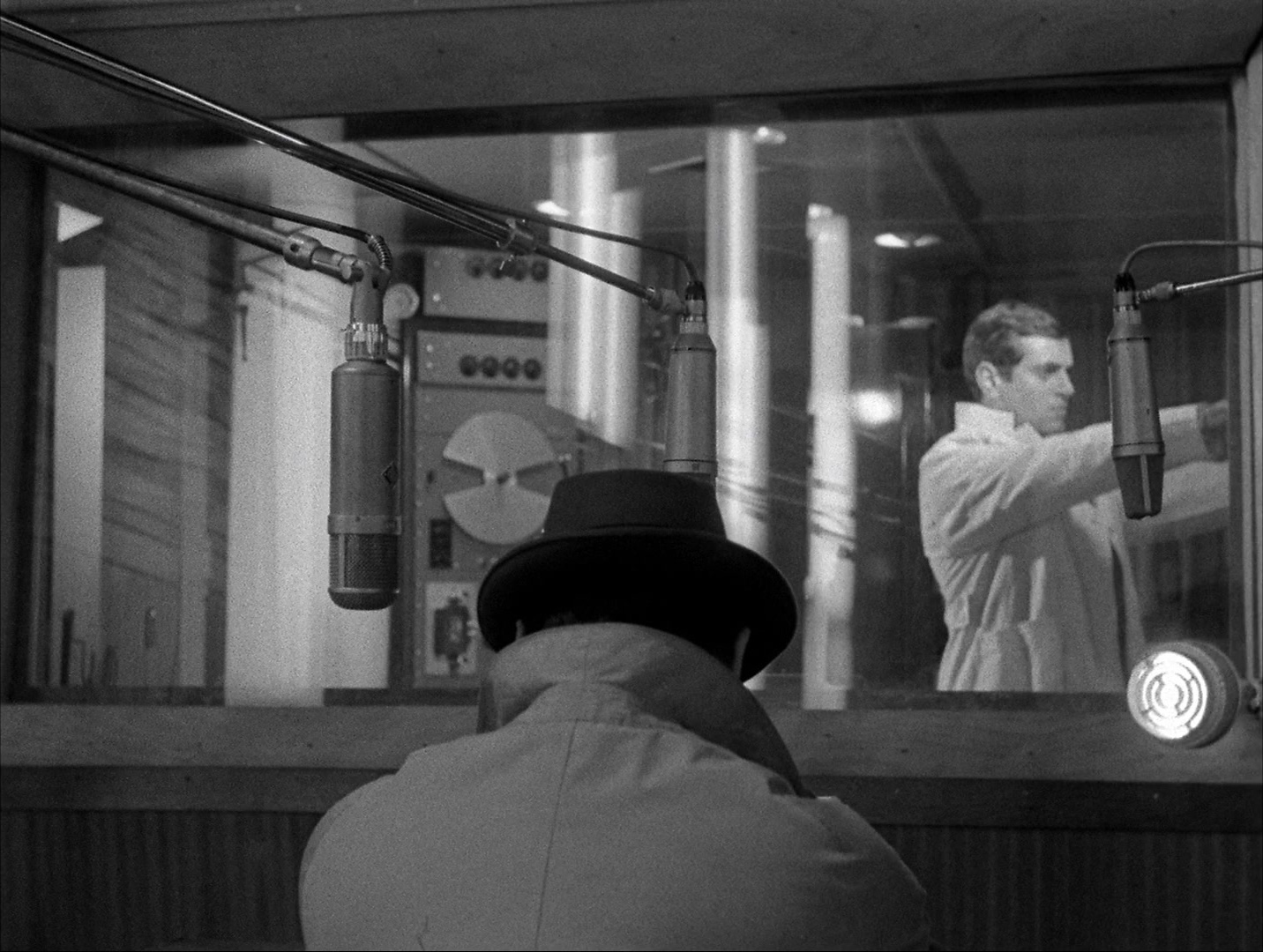 Alphaville: Une étrange aventure de Lemmy Caution (1965), wide, 1.33:1 — film still