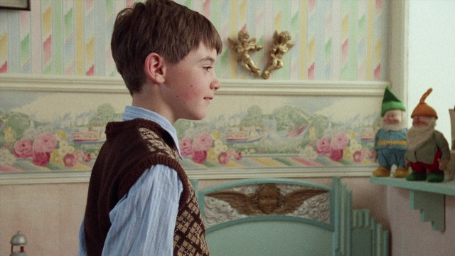 Frame from In the Mouth of Madness — standing, bed, shirt