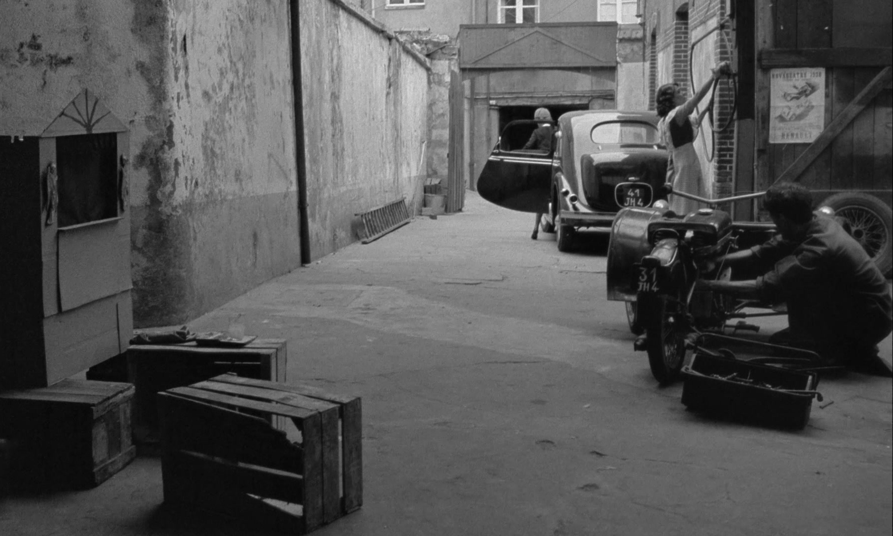 In the Mouth of Madness (1991), wide, 1.67:1 — film still