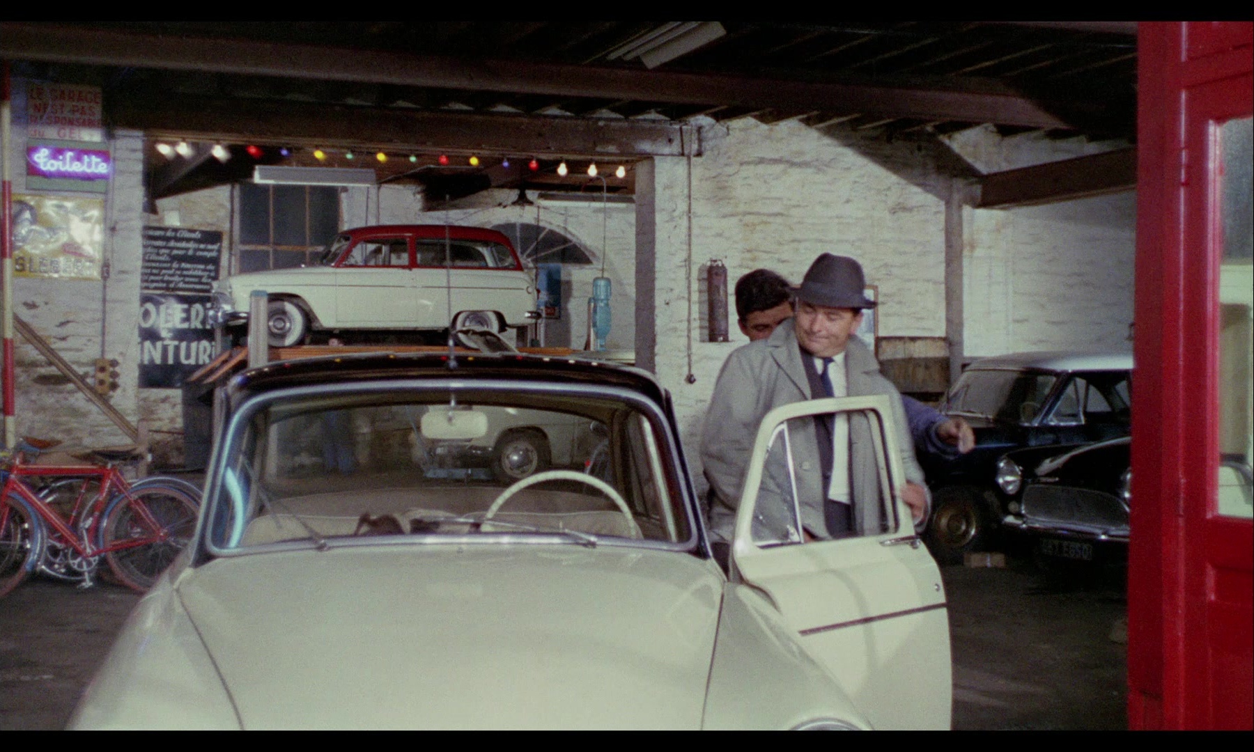 In the Mouth of Madness (1991), wide, 1.67:1 — film still