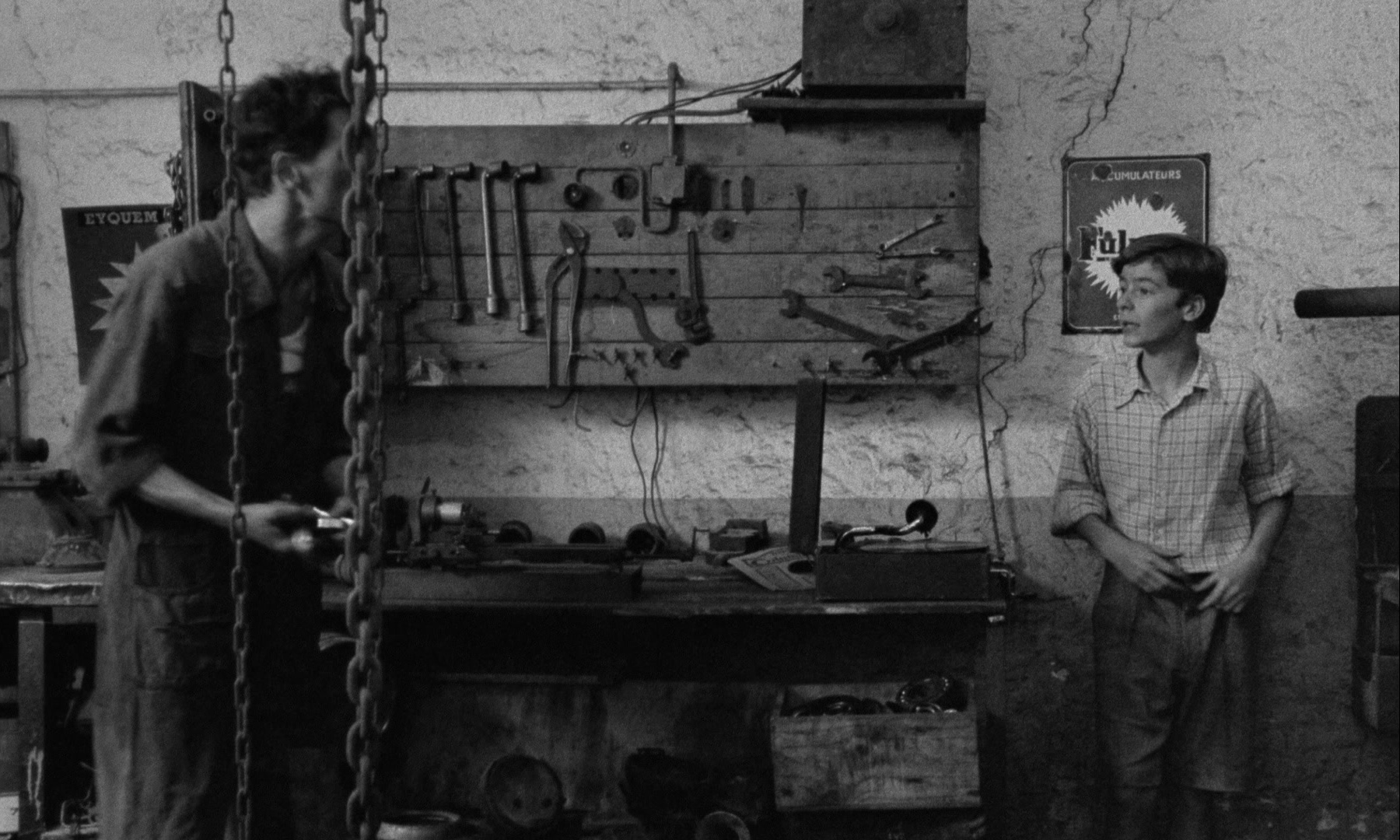 In the Mouth of Madness (1991), wide, 1.67:1 — film still