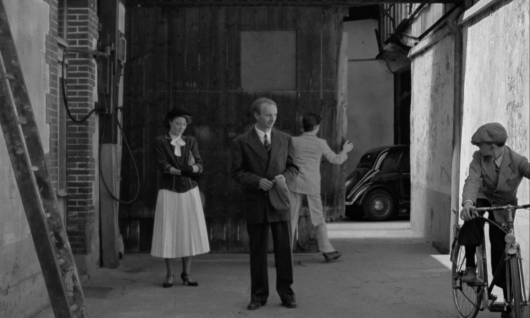 In the Mouth of Madness (1991), wide, 1.67:1 — film still