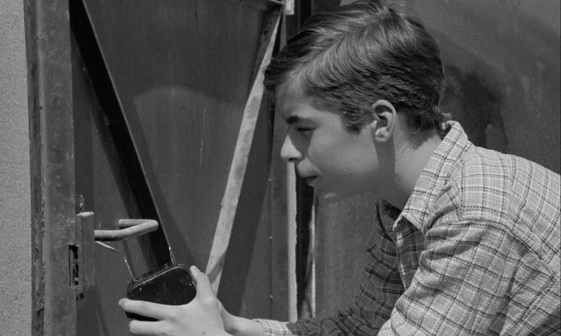 In the Mouth of Madness (1991), wide, 1.67:1 — film still