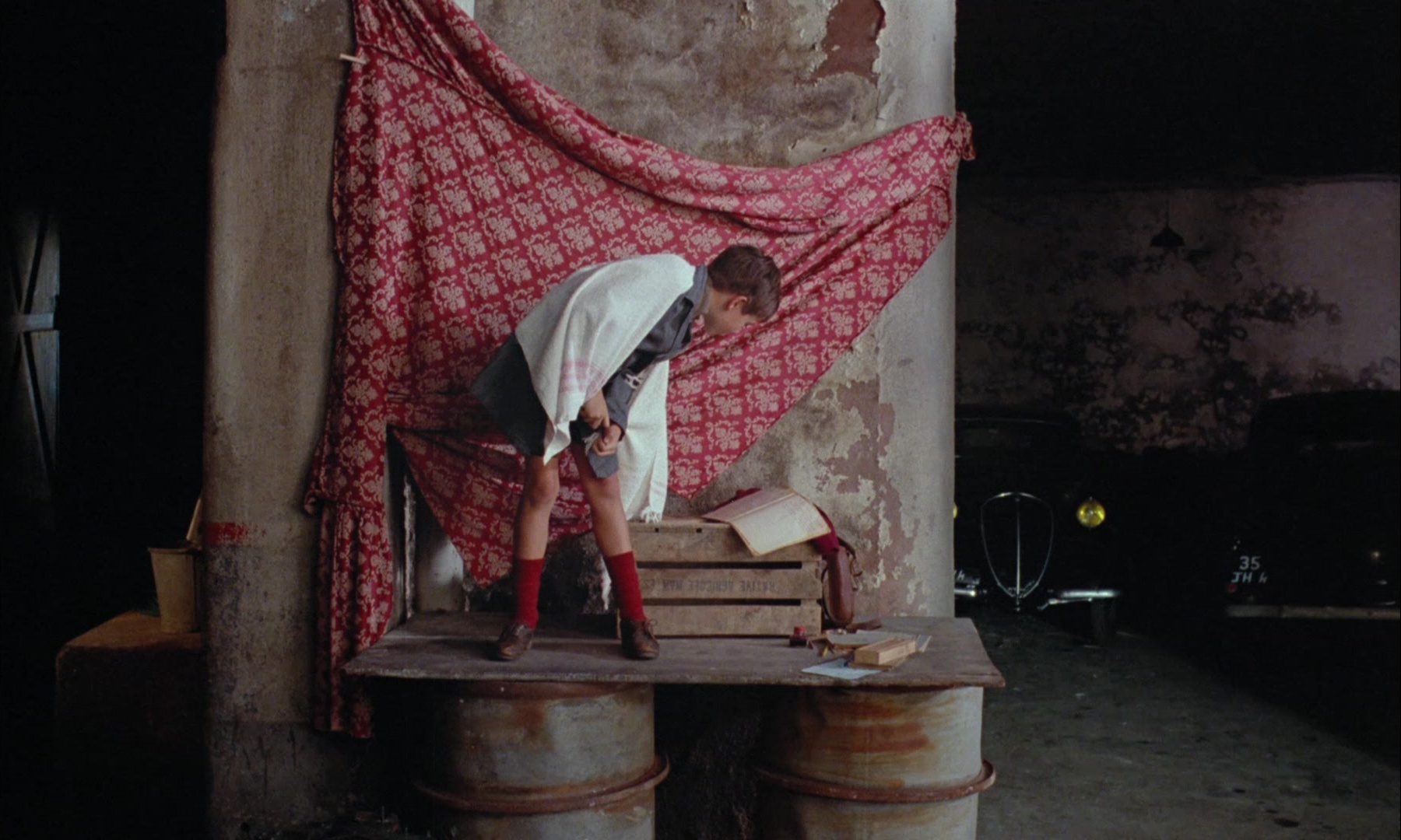In the Mouth of Madness (1991), wide, 1.67:1 — film still