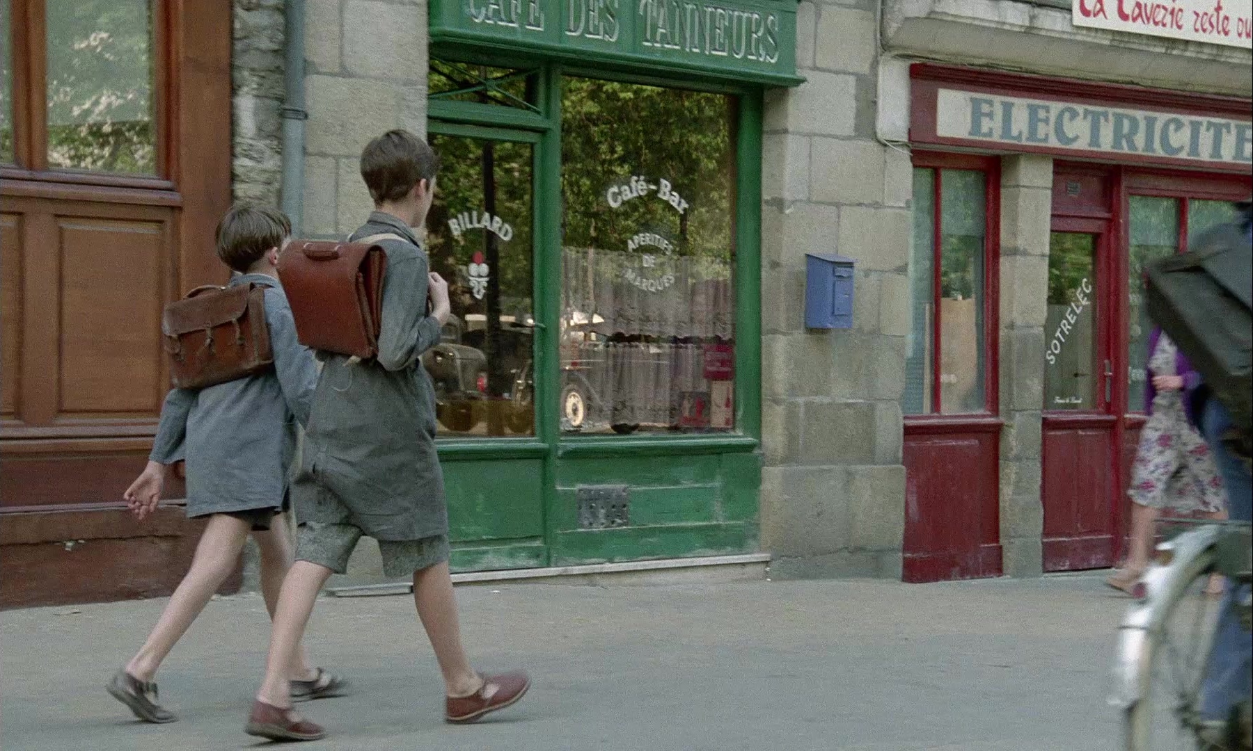 In the Mouth of Madness (1991), wide, 1.67:1 — film still
