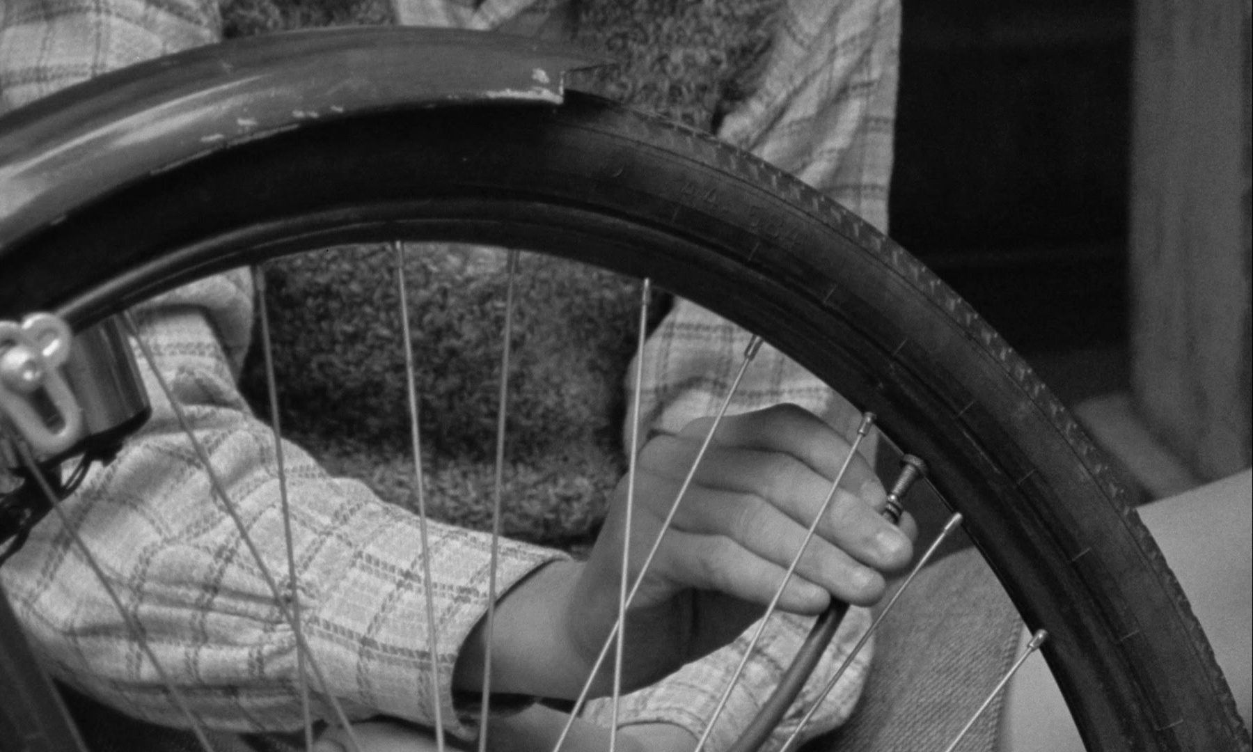 In the Mouth of Madness (1991), wide, 1.67:1 — film still
