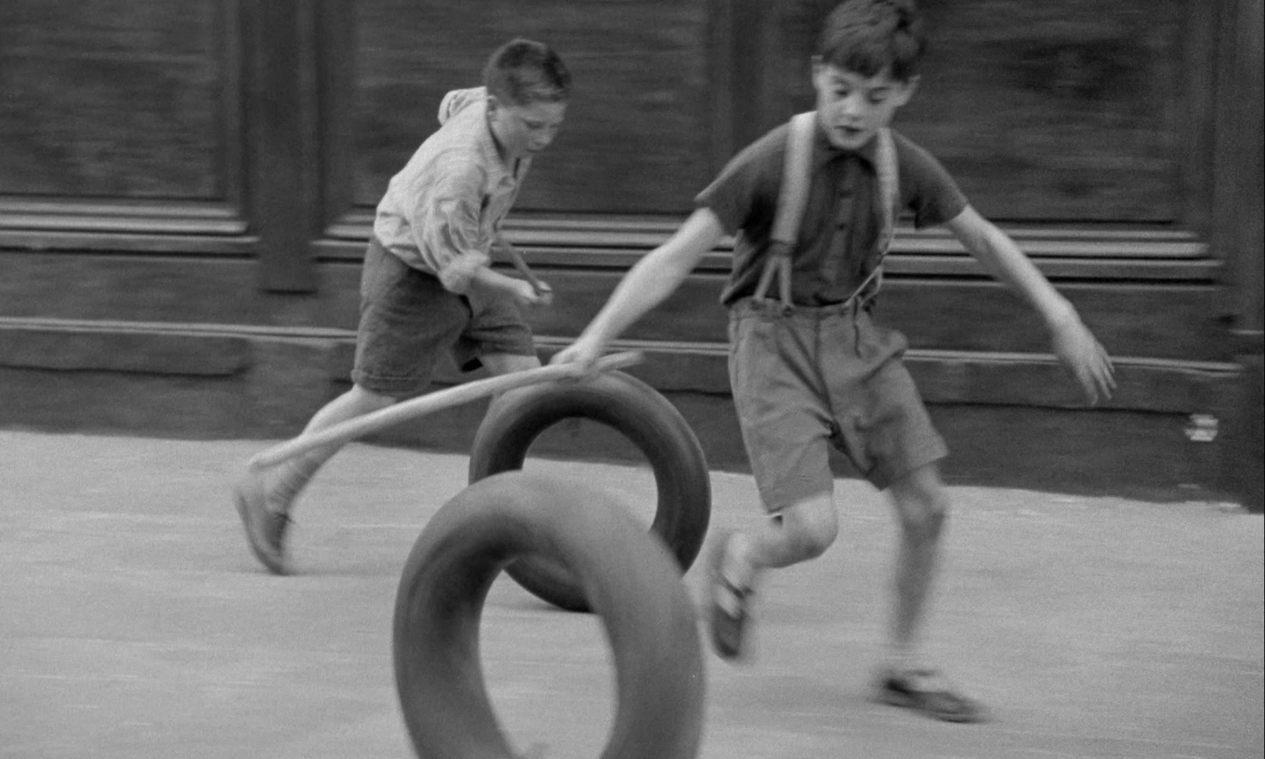 In the Mouth of Madness (1991), wide, 1.67:1 — film still