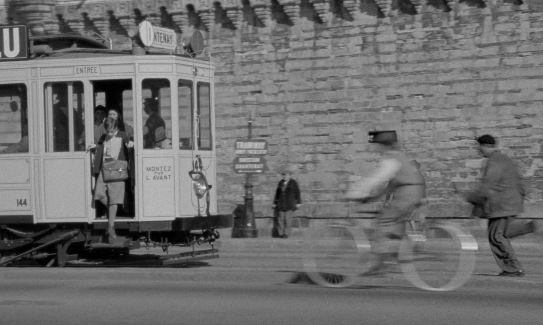 In the Mouth of Madness (1991), wide, 1.67:1 — film still