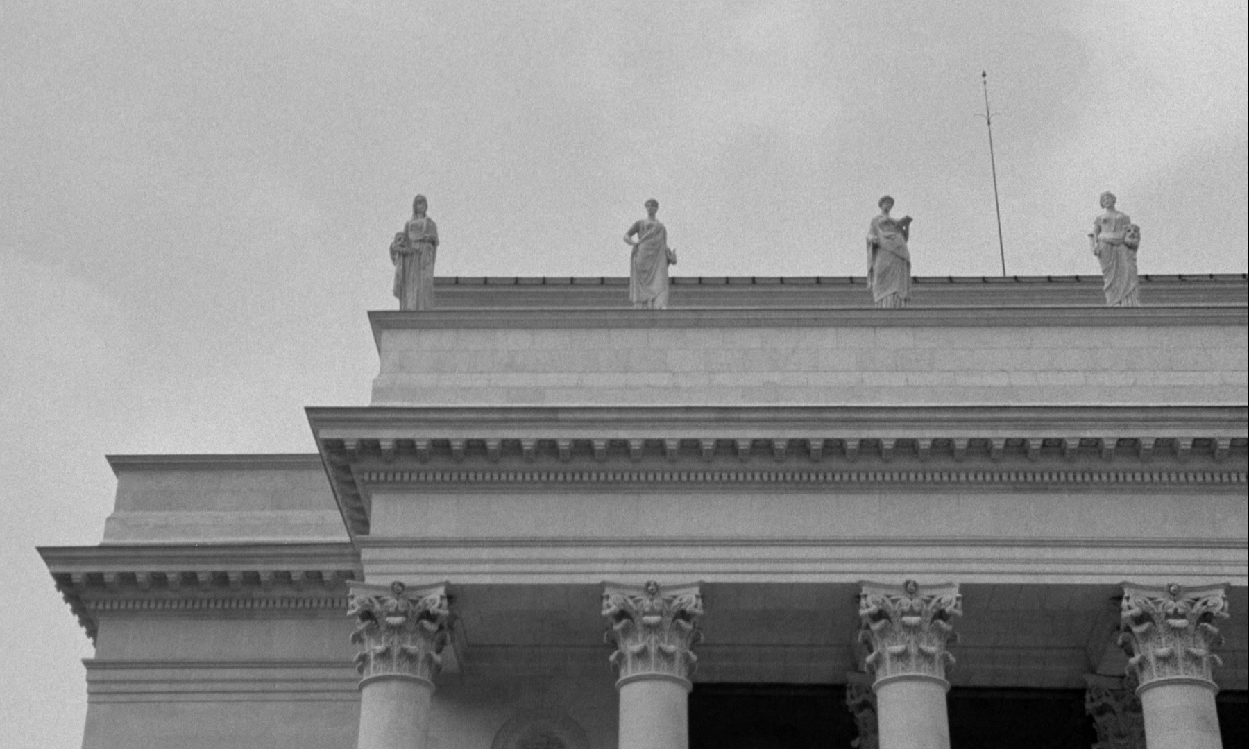 In the Mouth of Madness (1991), wide, 1.67:1 — film still
