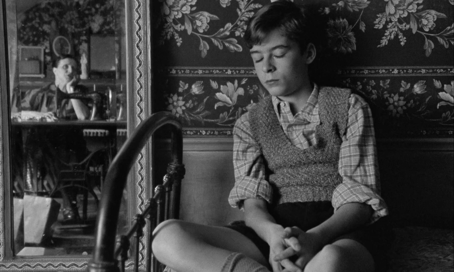 In the Mouth of Madness (1991), wide, 1.67:1 — film still