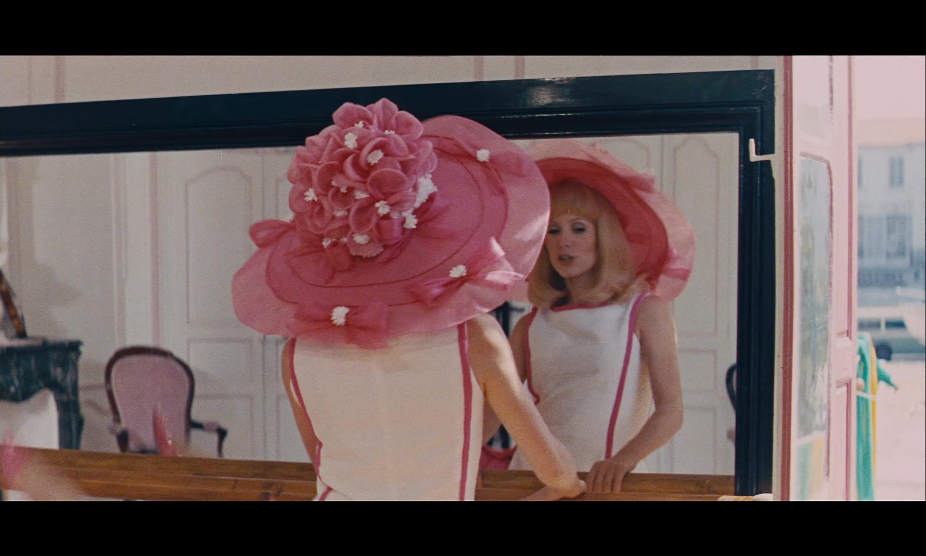 In the Mouth of Madness (1991), wide, 1.67:1 — film still