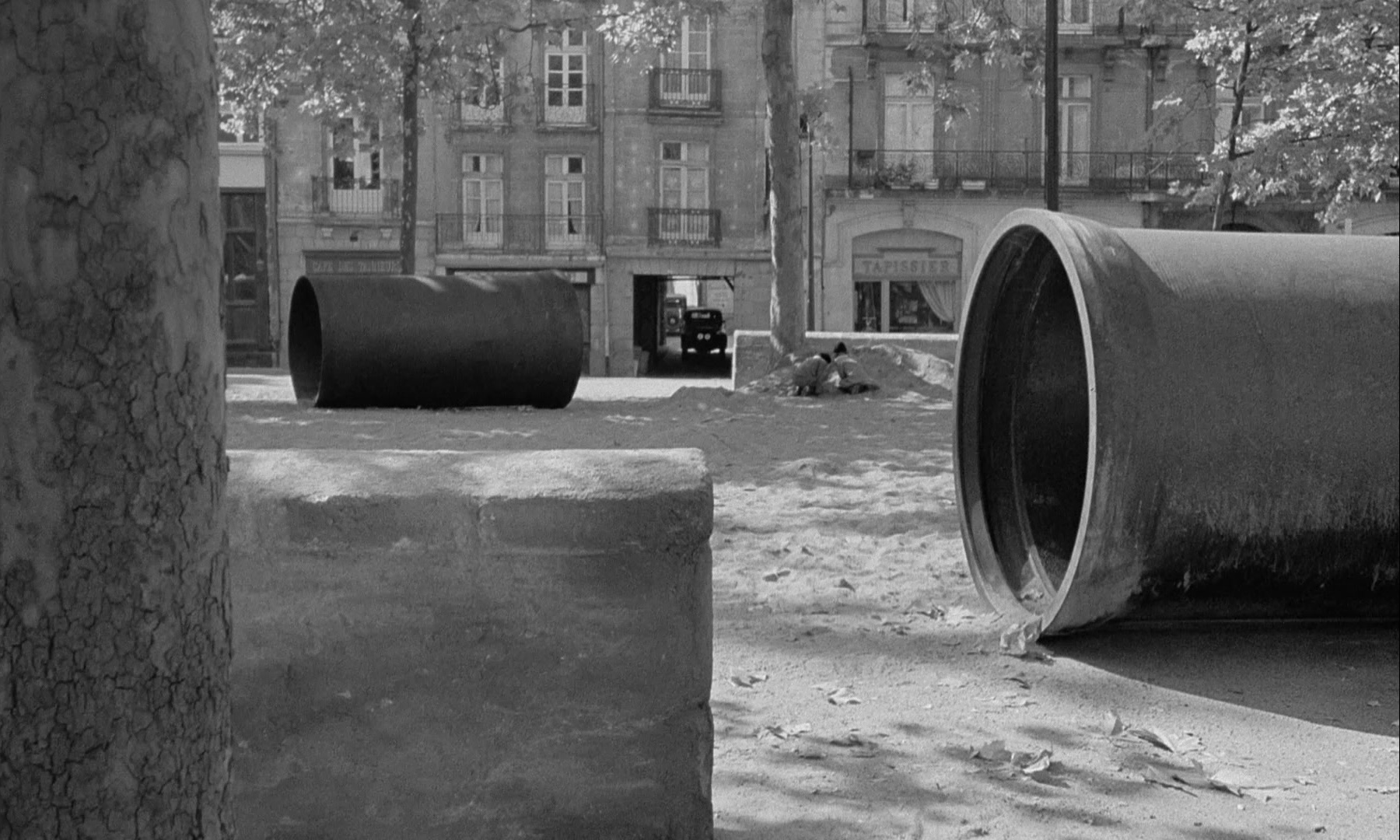 In the Mouth of Madness (1991), wide, 1.67:1 — film still