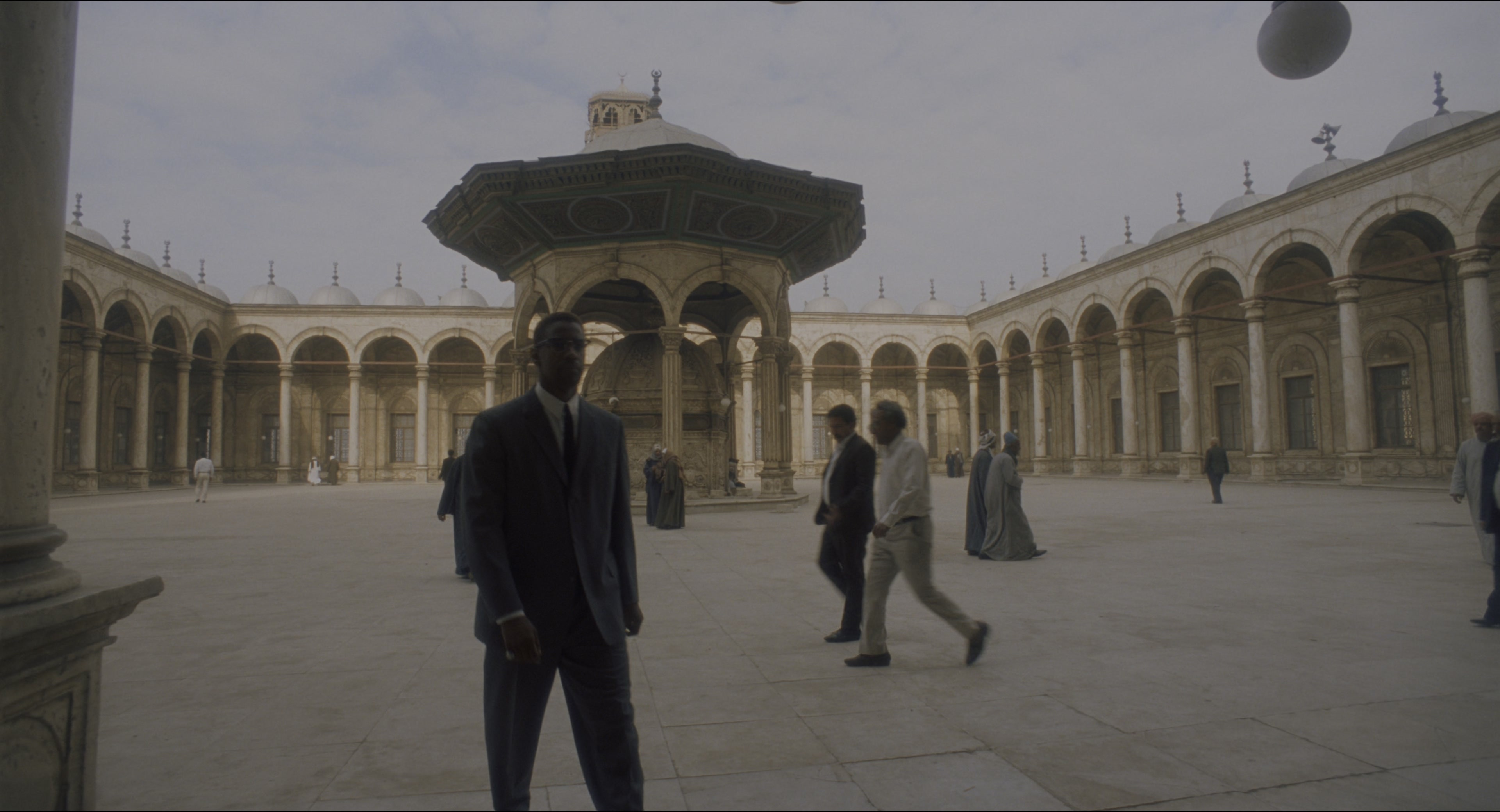 Malcolm (1992), wide, 1.85:1 — film still