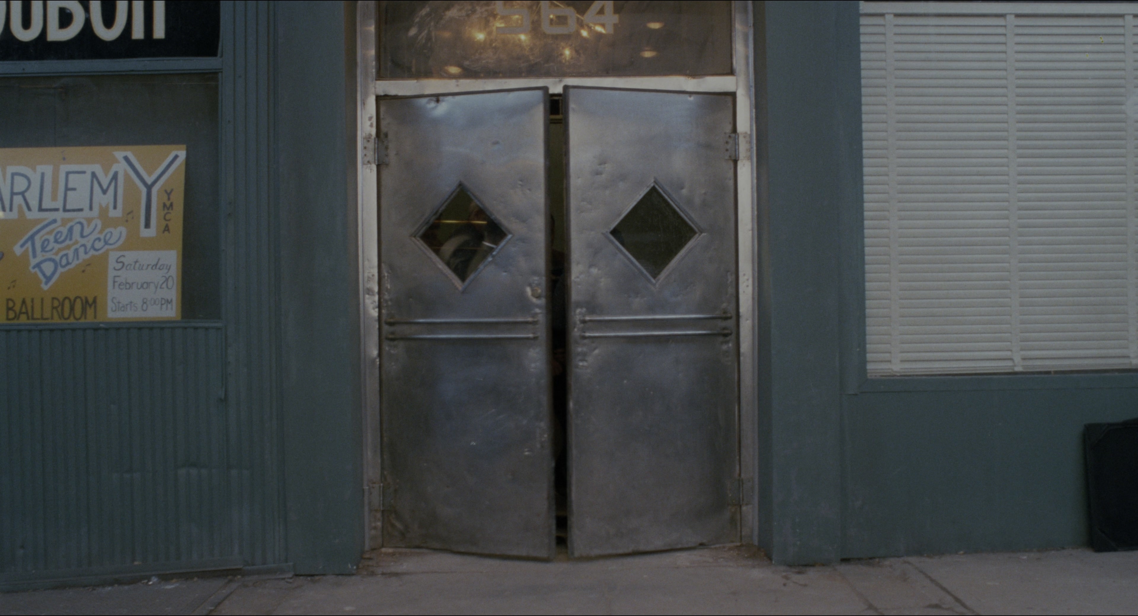 Malcolm (1992), wide, 1.85:1 — film still