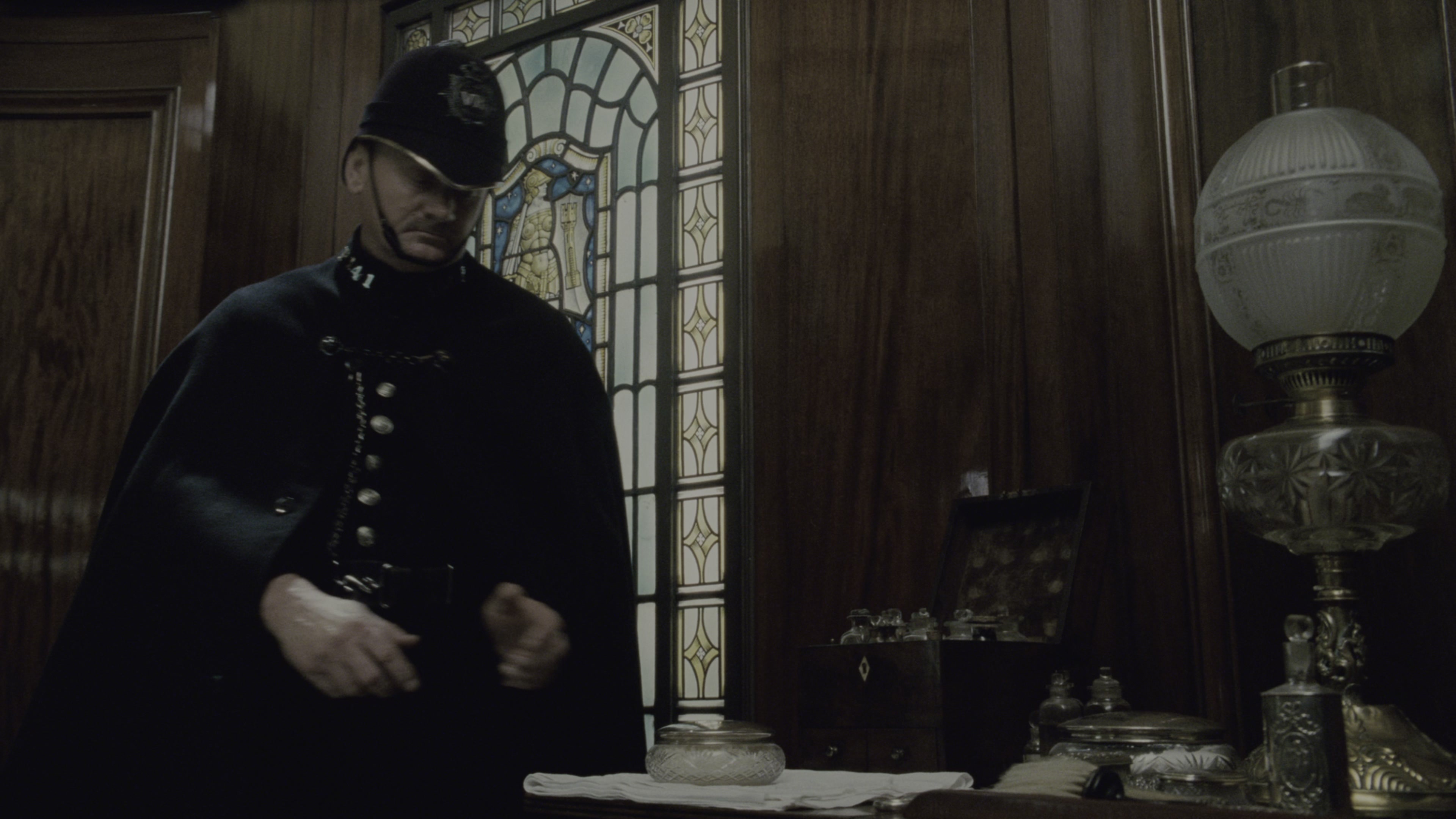 Sherlock Holmes (2009), wide, 1.78:1 — film still