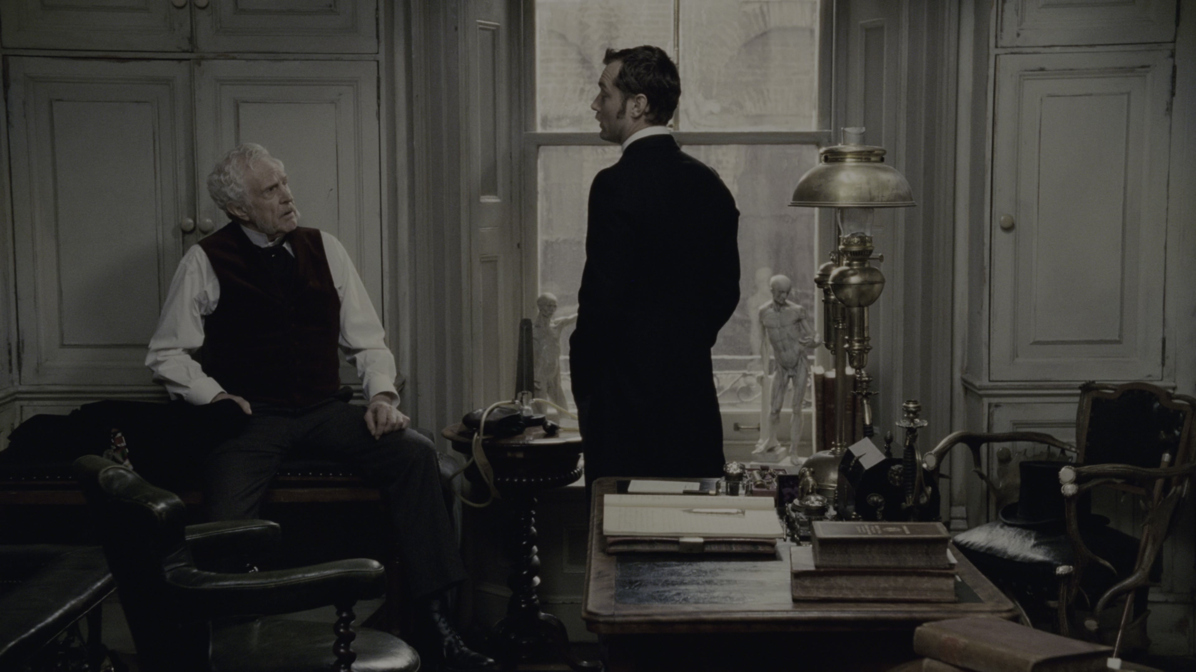 Sherlock Holmes (2009), wide, 1.78:1 — film still
