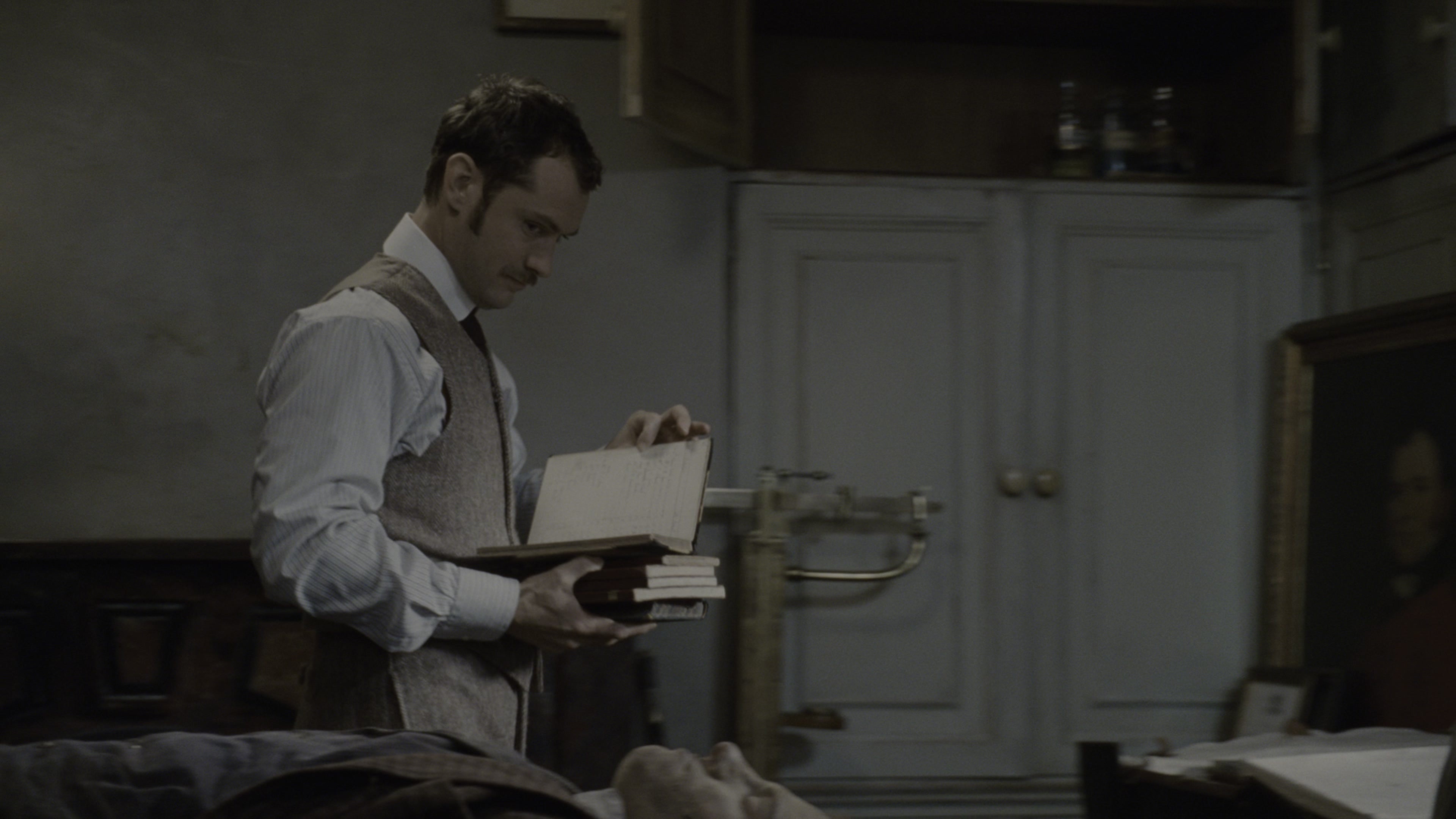 Sherlock Holmes (2009), wide, 1.78:1 — film still