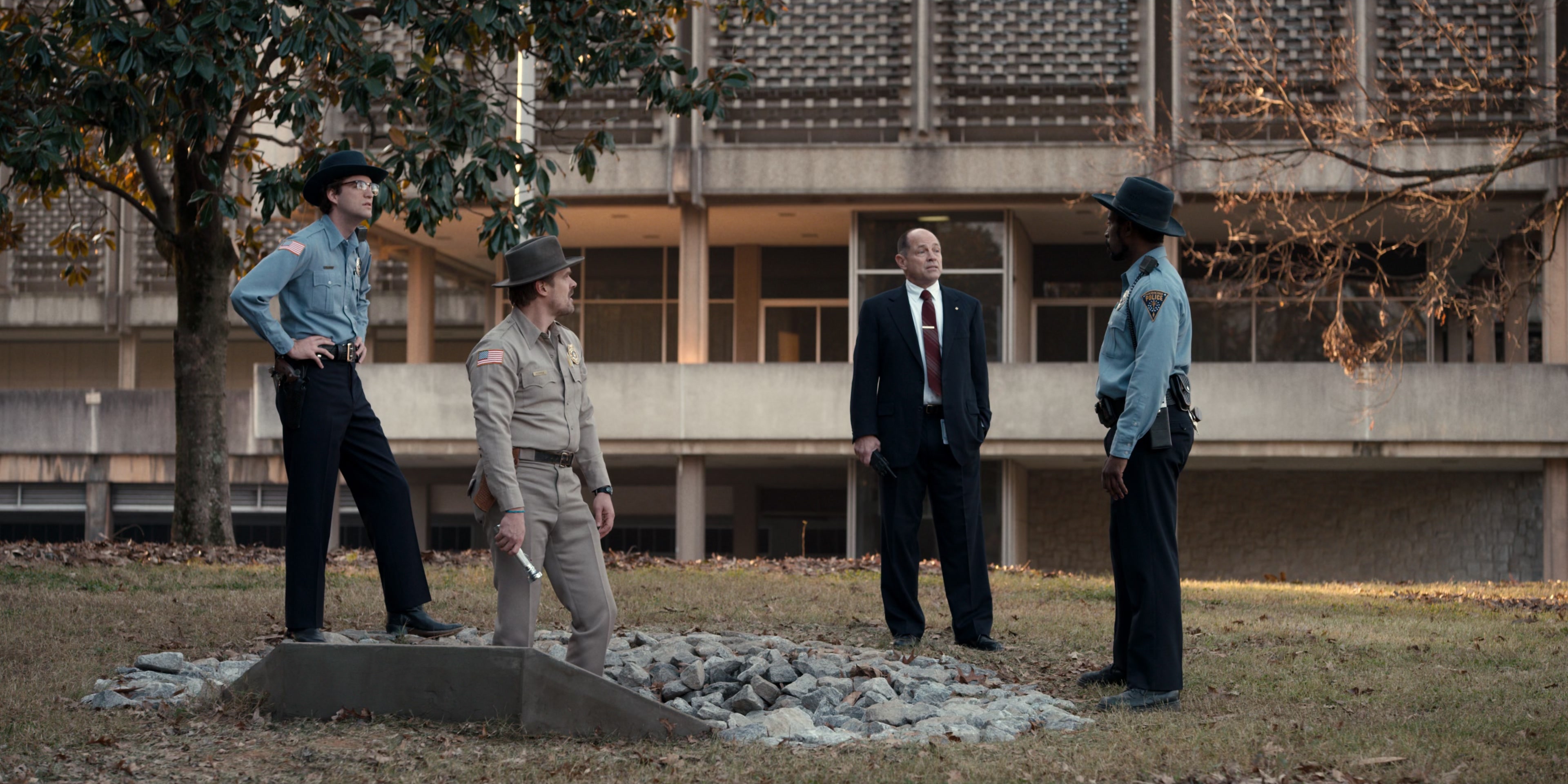 Stranger Things (2016), wide, 2.00:1 — film still