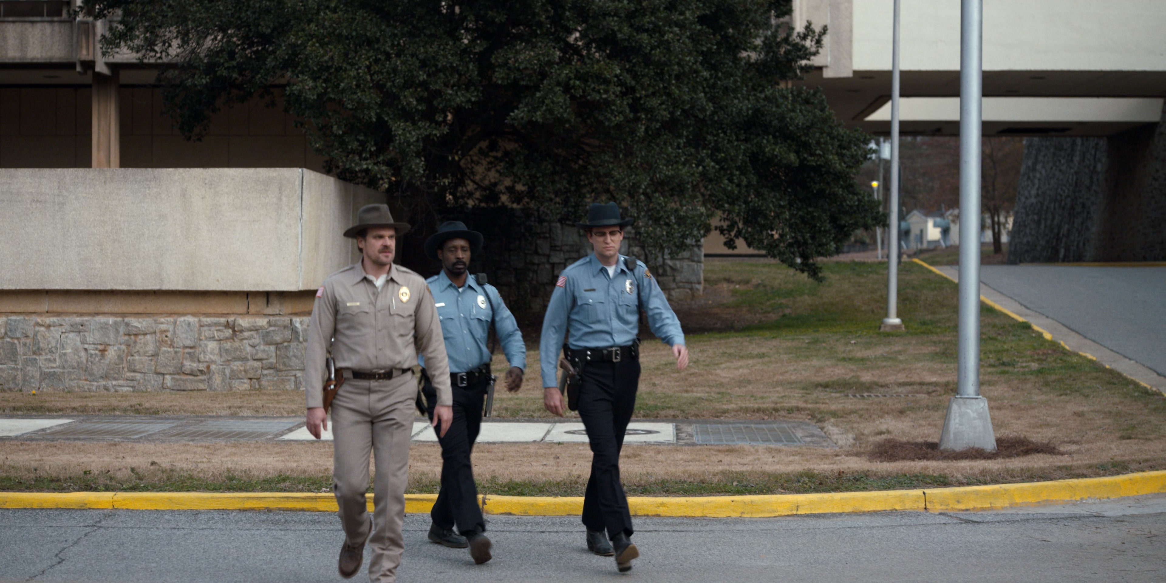Stranger Things (2016), wide, 2.00:1 — film still