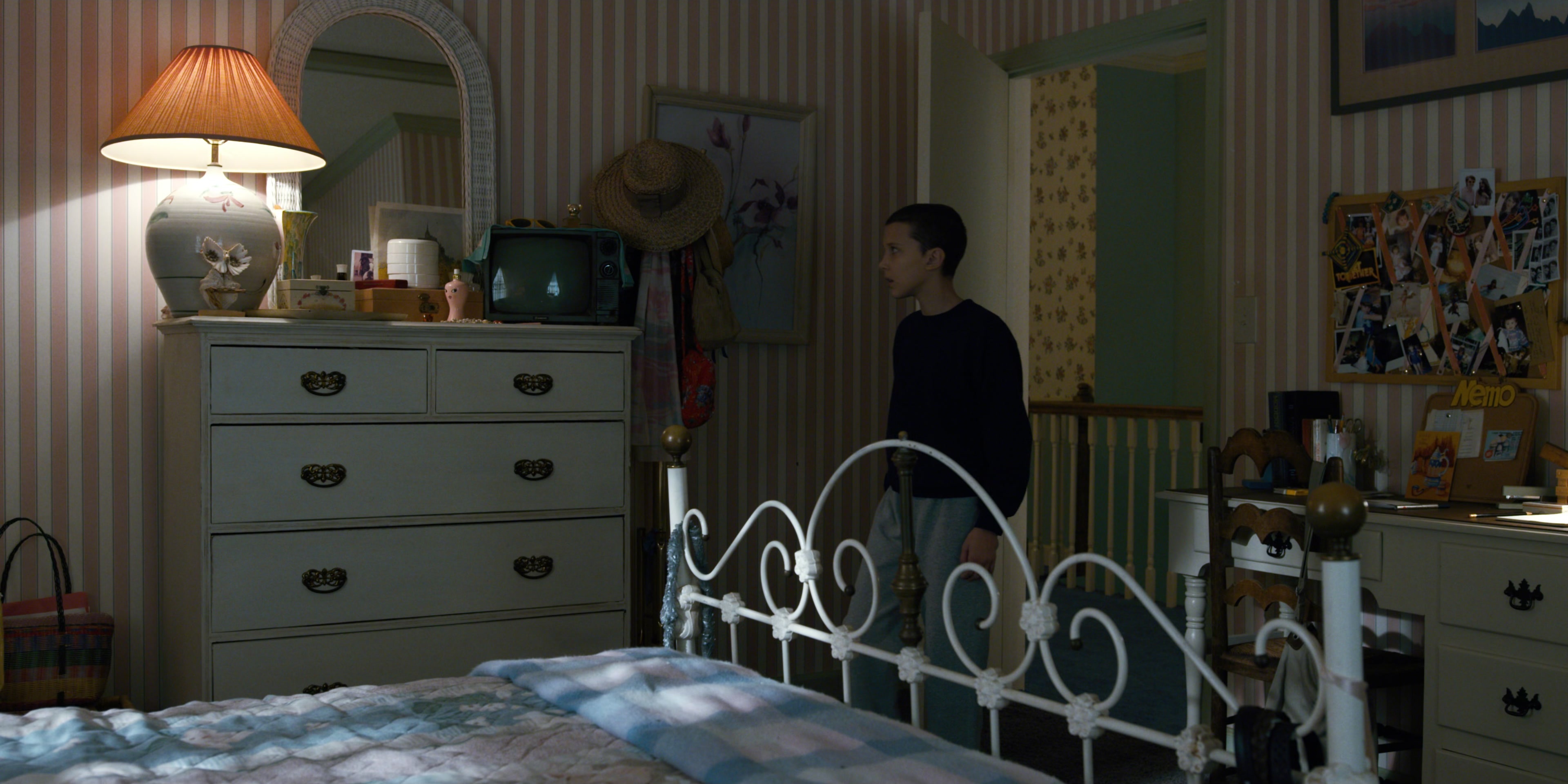 Stranger Things (2016), wide, 2.00:1 — film still