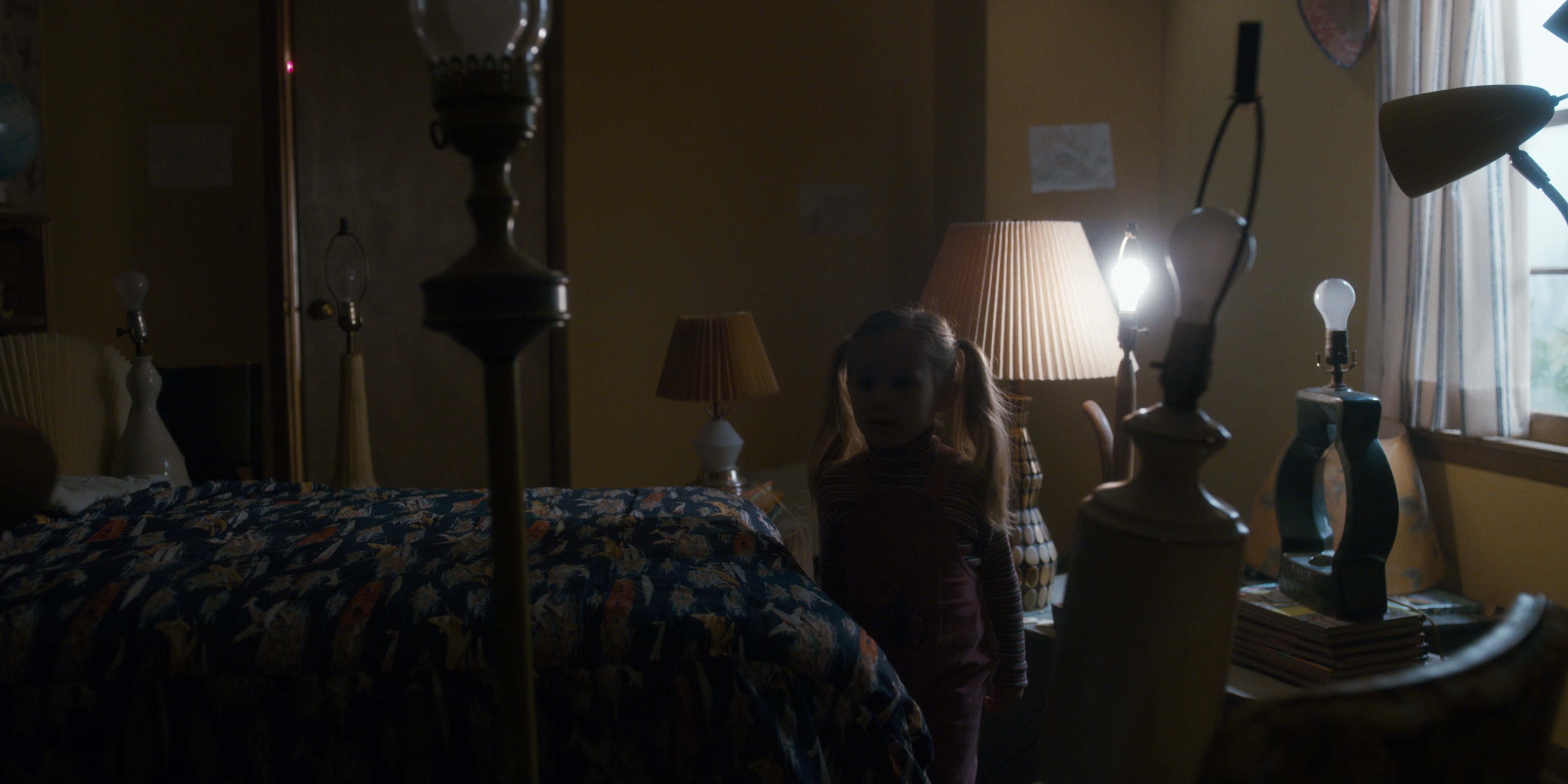 Stranger Things (2016), wide, 2.00:1 — film still