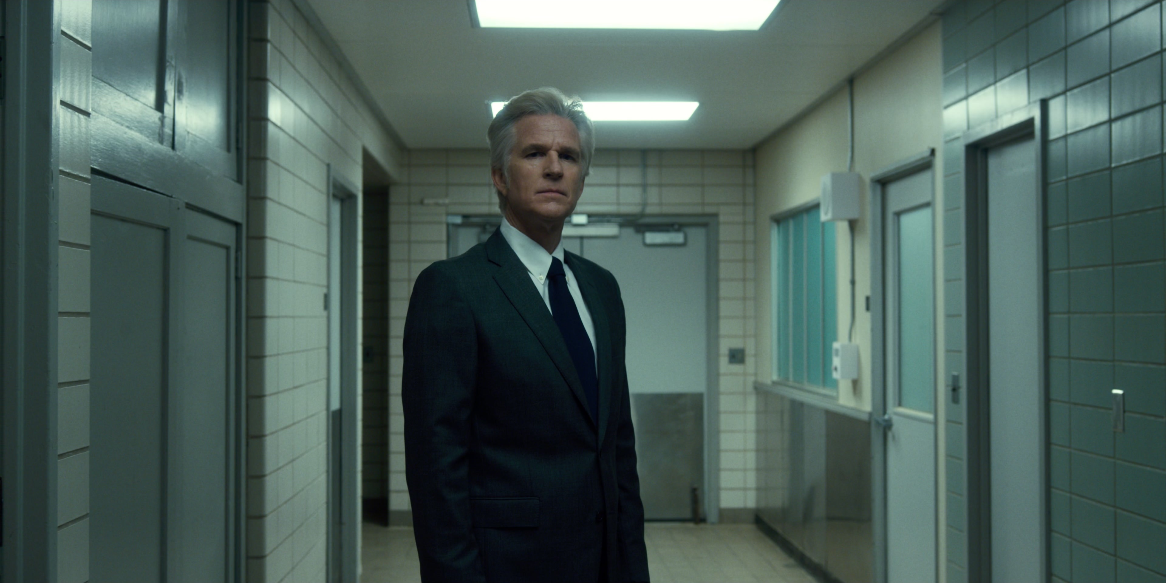 Stranger Things (2016), wide, 2.00:1 — film still