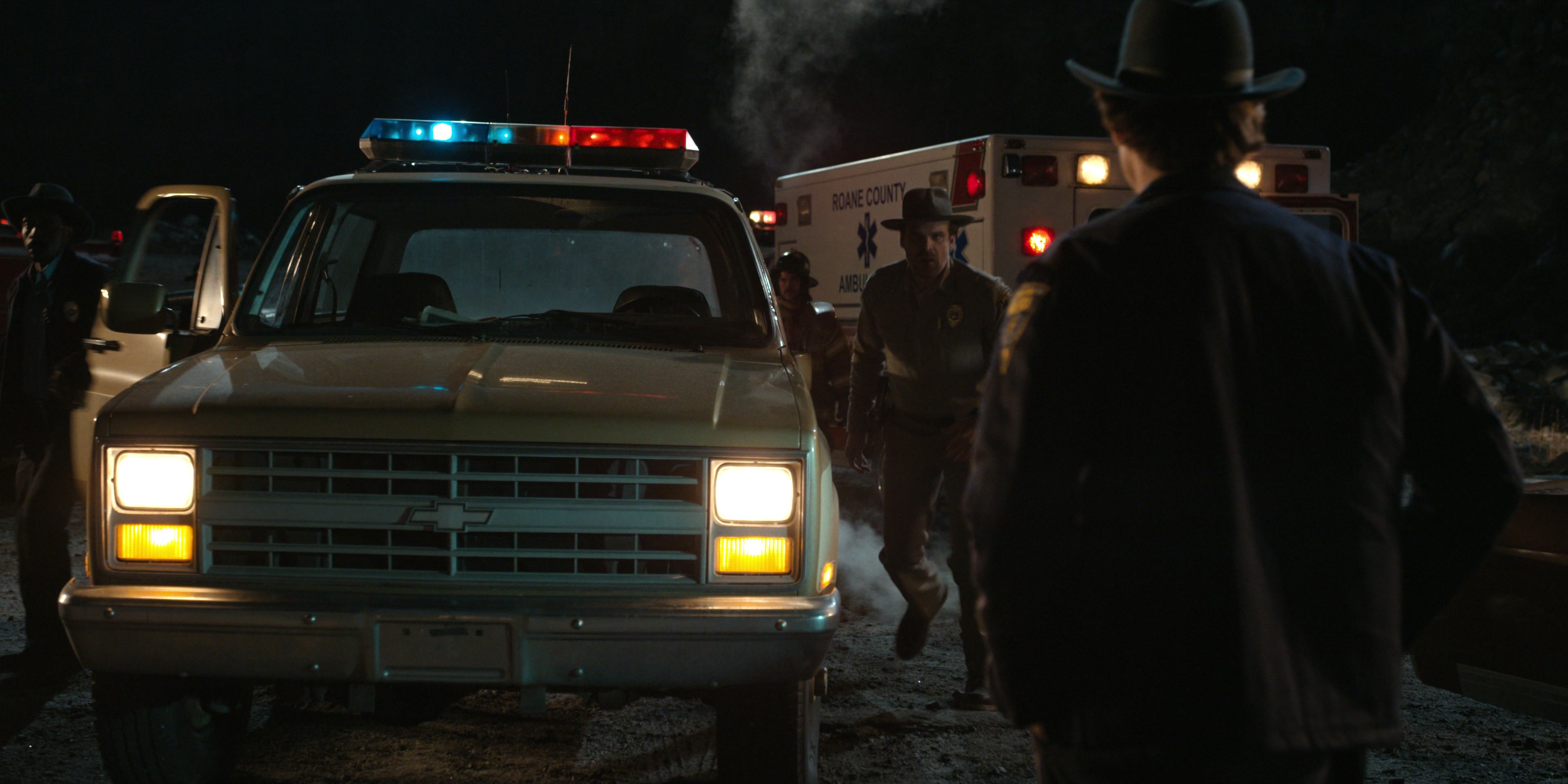Stranger Things (2016), wide, 2.00:1 — film still