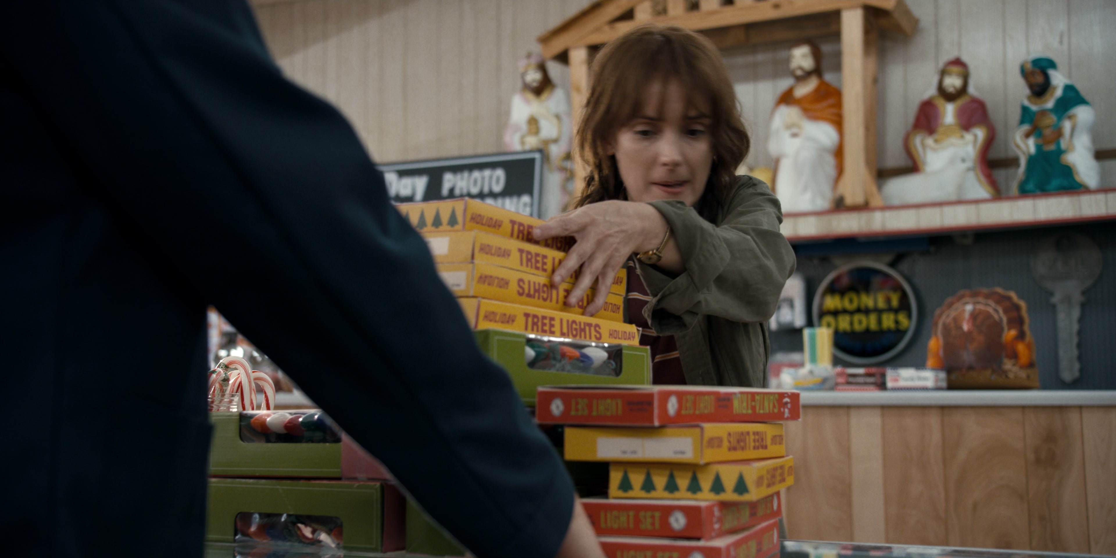 Stranger Things (2016), wide, 2.00:1 — film still