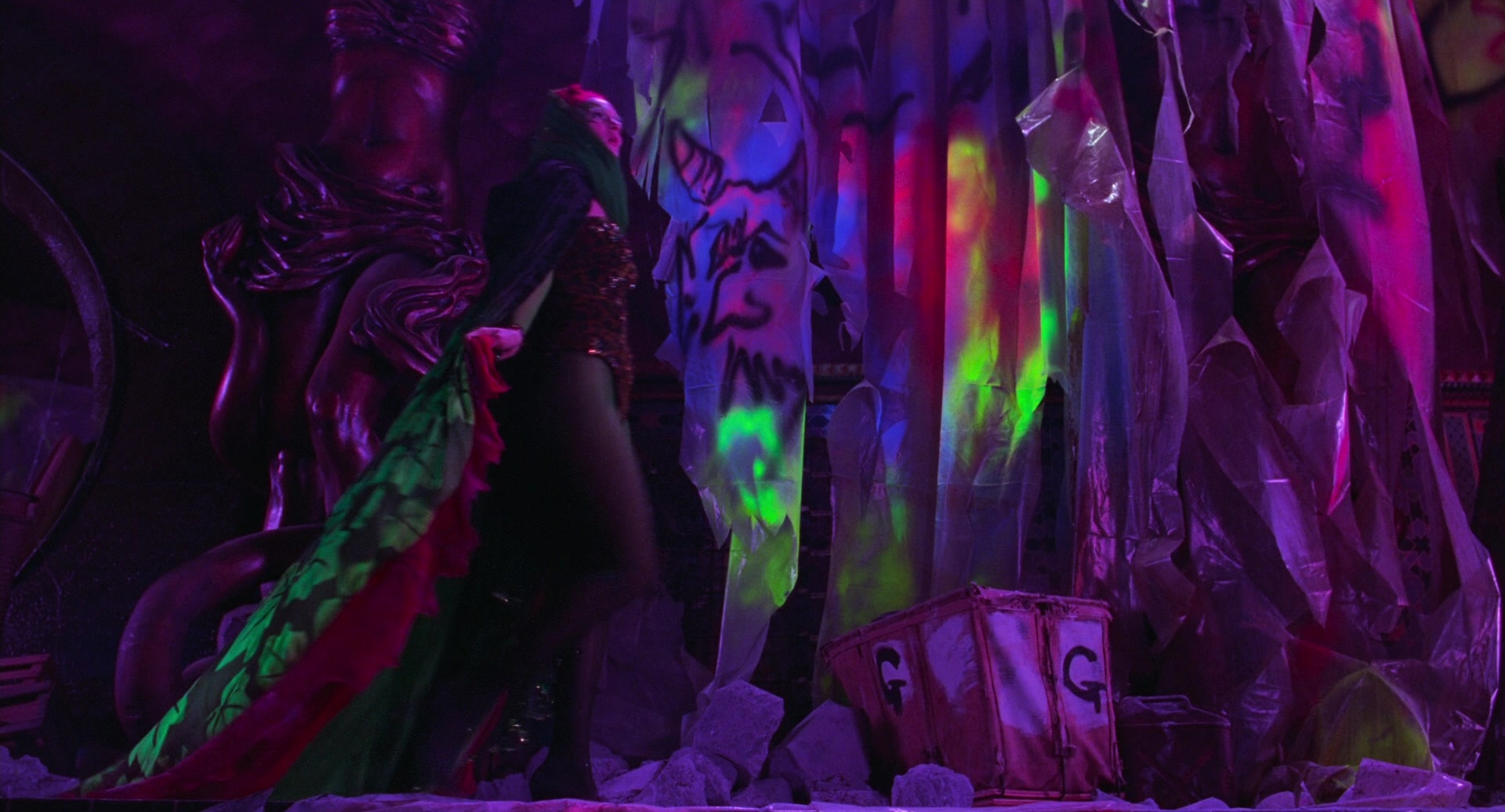 Batman & Robin (1997), wide, 1.85:1 — film still