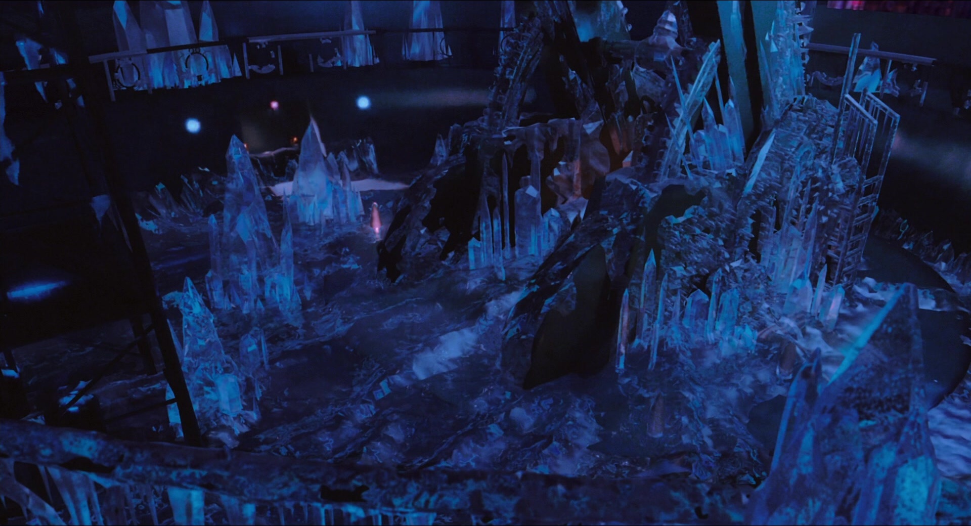 Batman & Robin (1997), wide, 1.85:1 — film still