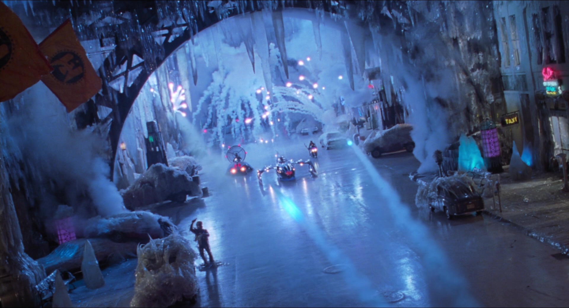 Batman & Robin (1997), wide, 1.85:1 — film still