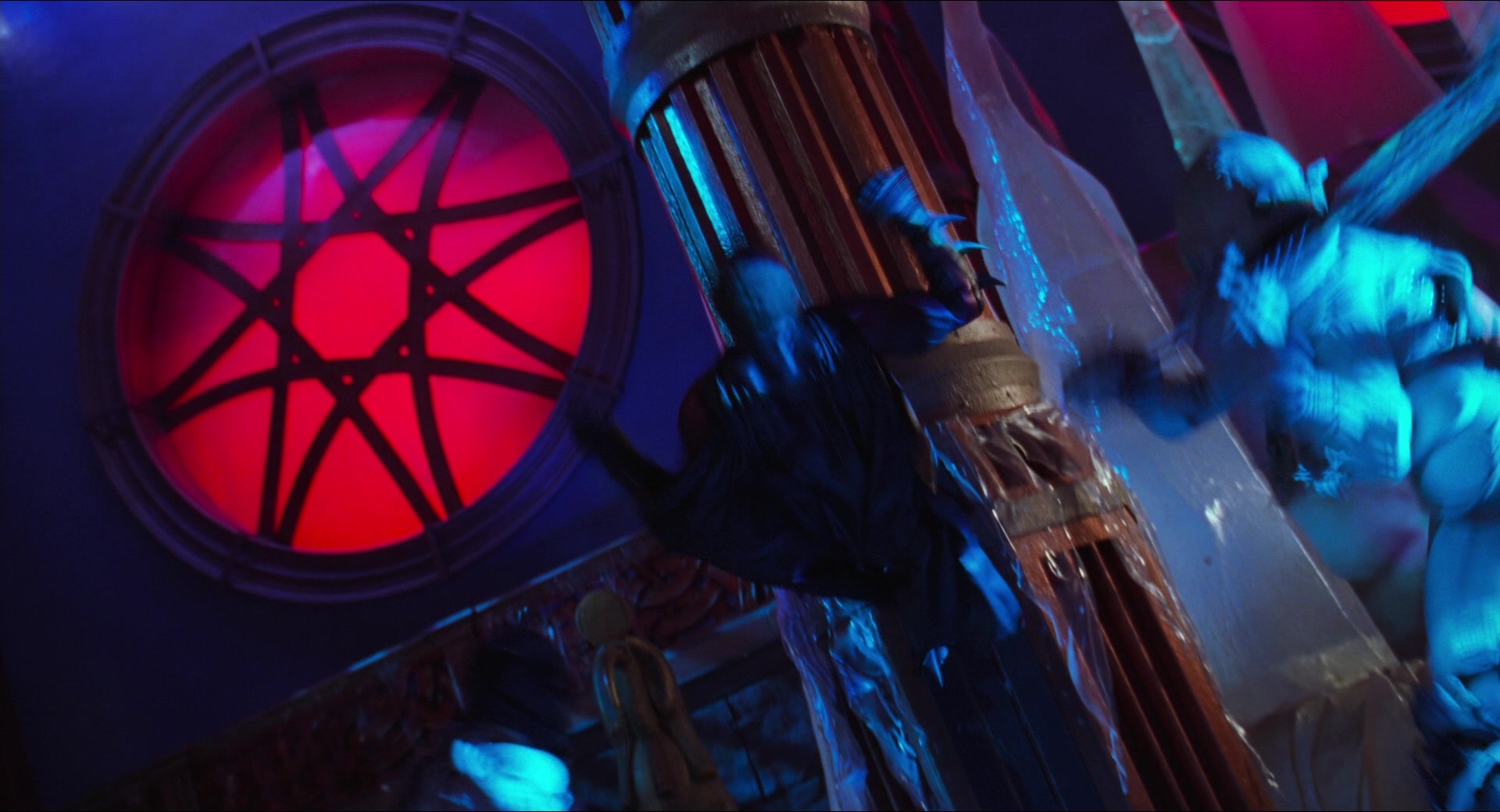 Batman & Robin (1997), wide, 1.85:1 — film still