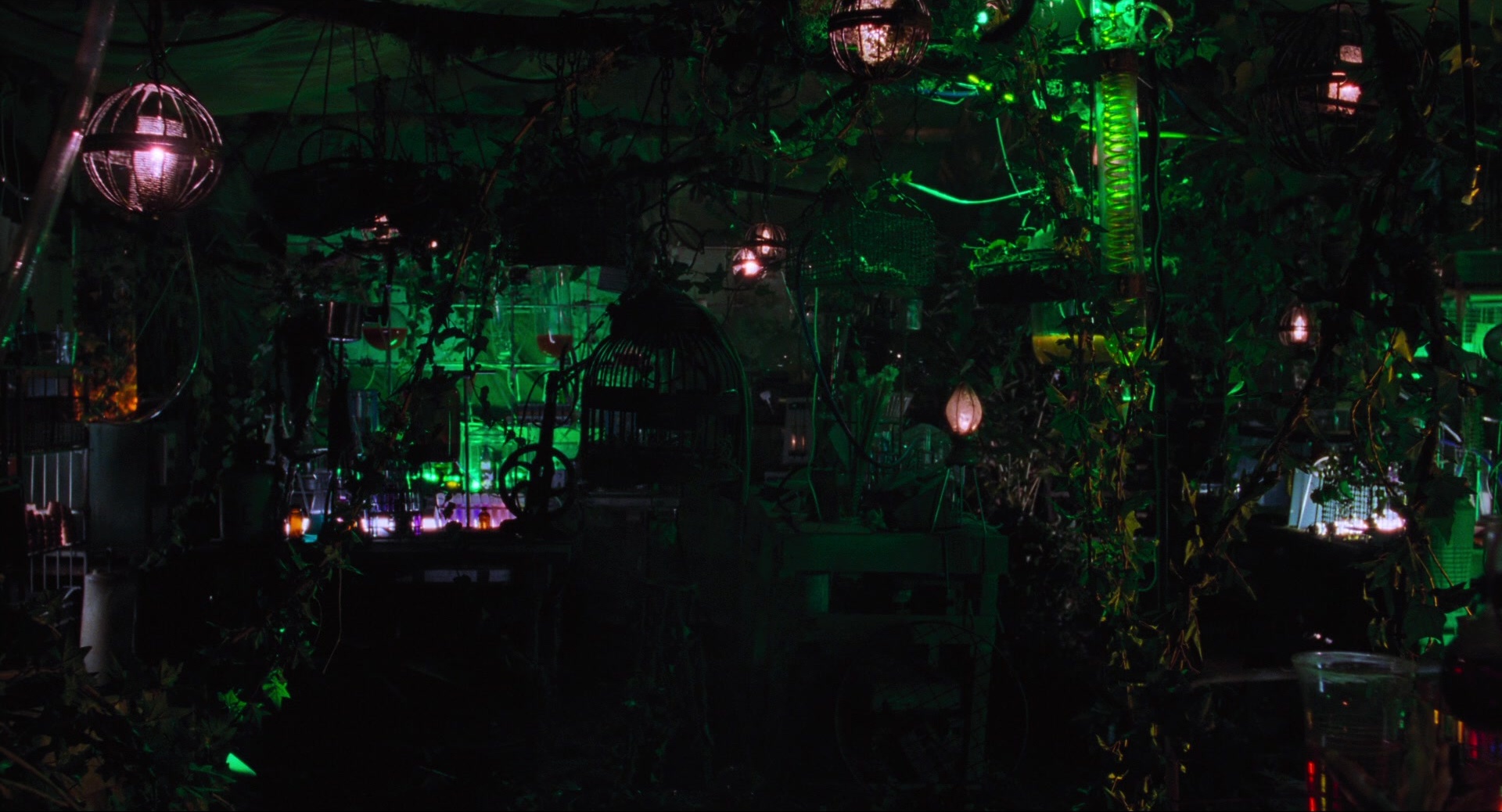 Batman & Robin (1997), wide, 1.85:1 — film still