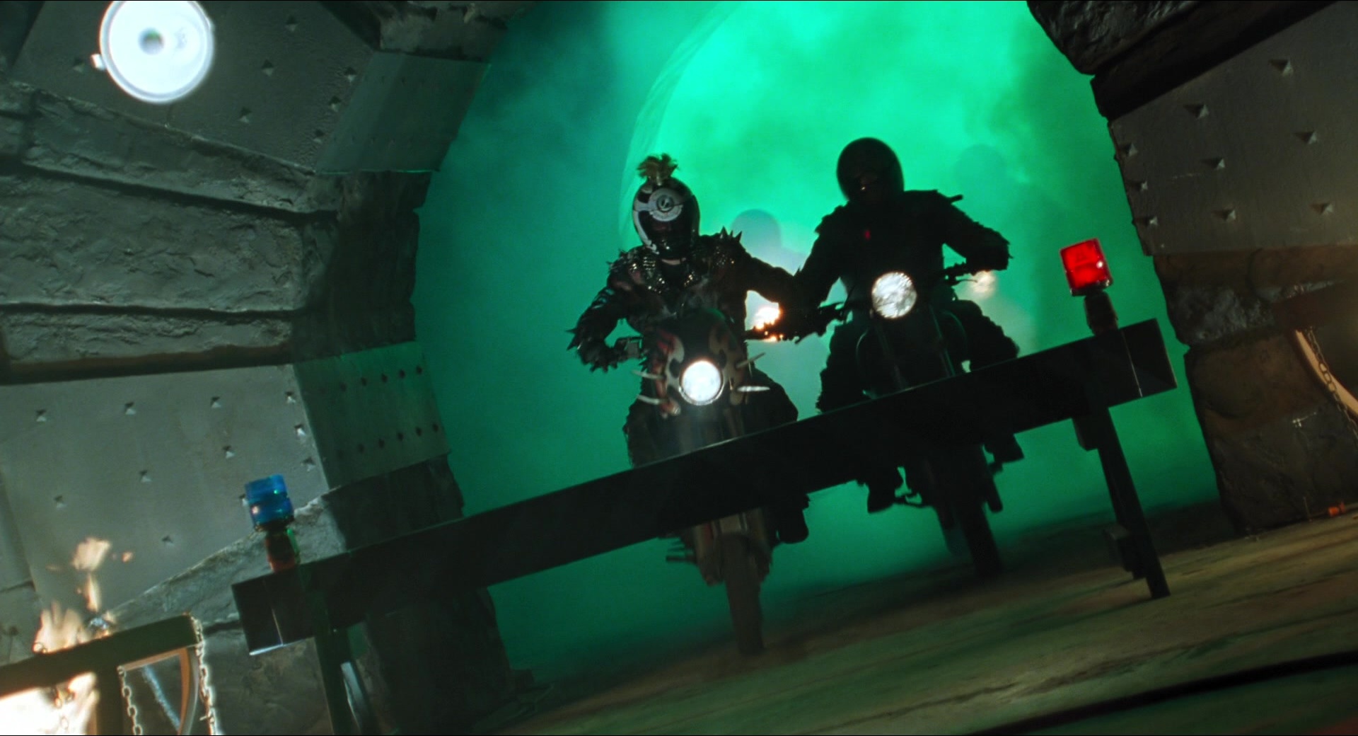 Batman & Robin (1997), wide, 1.85:1 — film still