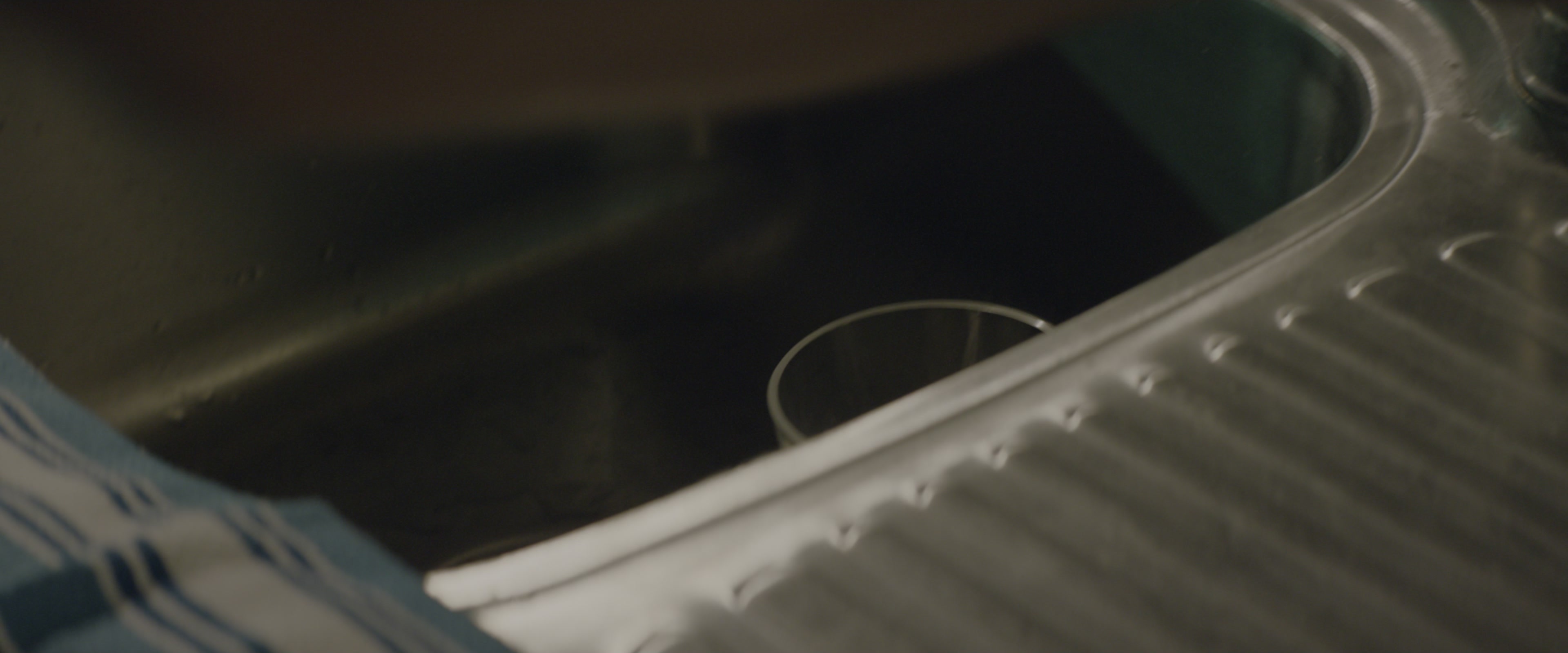 10 Cloverfield Lane (2016), unknown, 2.40:1 — film still