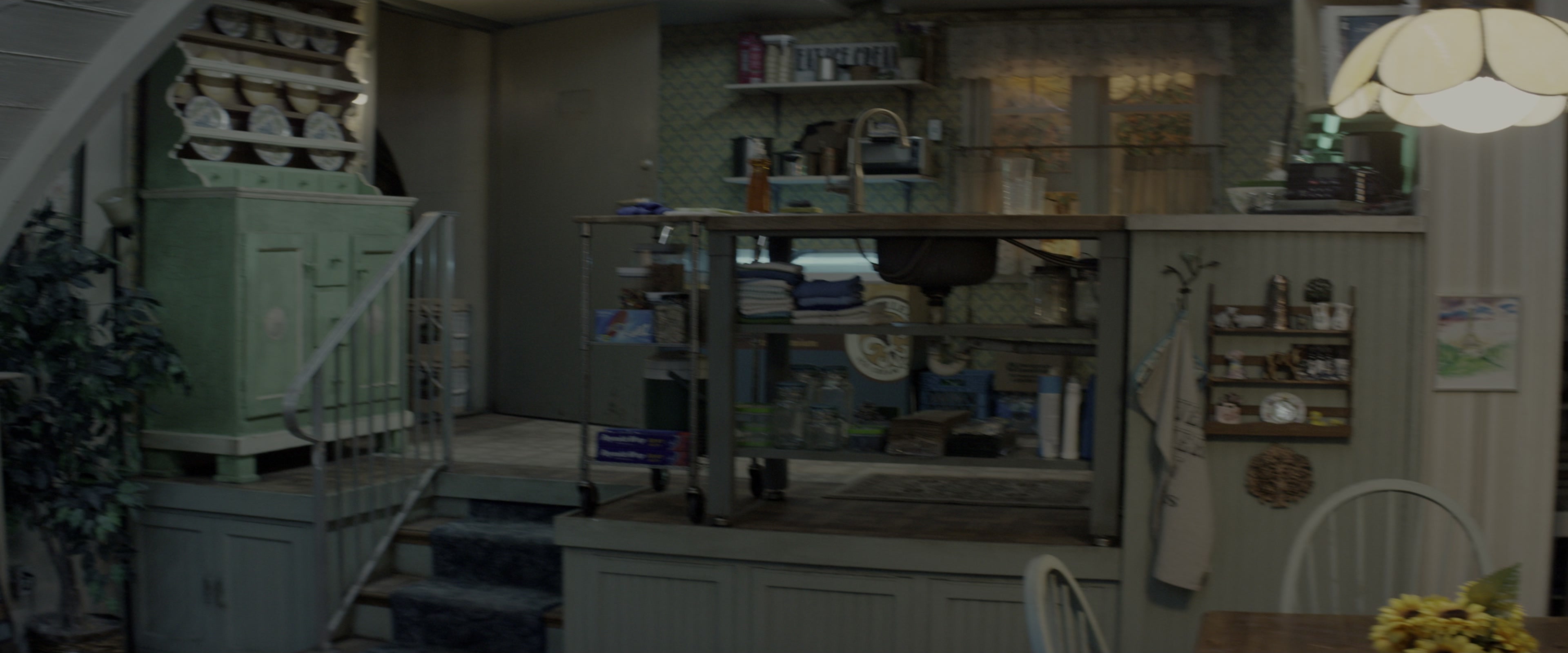 10 Cloverfield Lane (2016), wide, 2.40:1 — film still